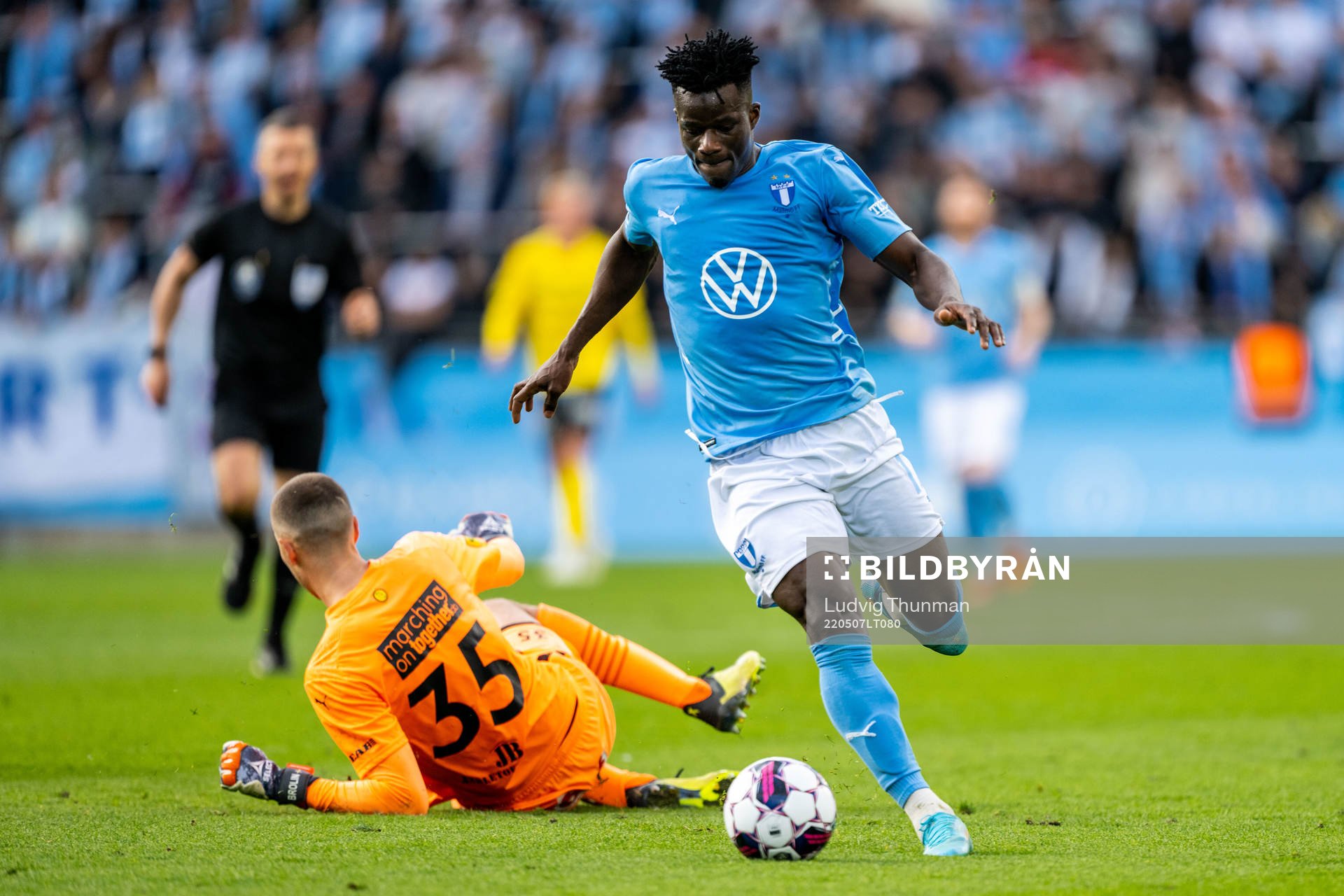 Mjällbys målvakt Samuel Brolin och Malmö FFs Malik