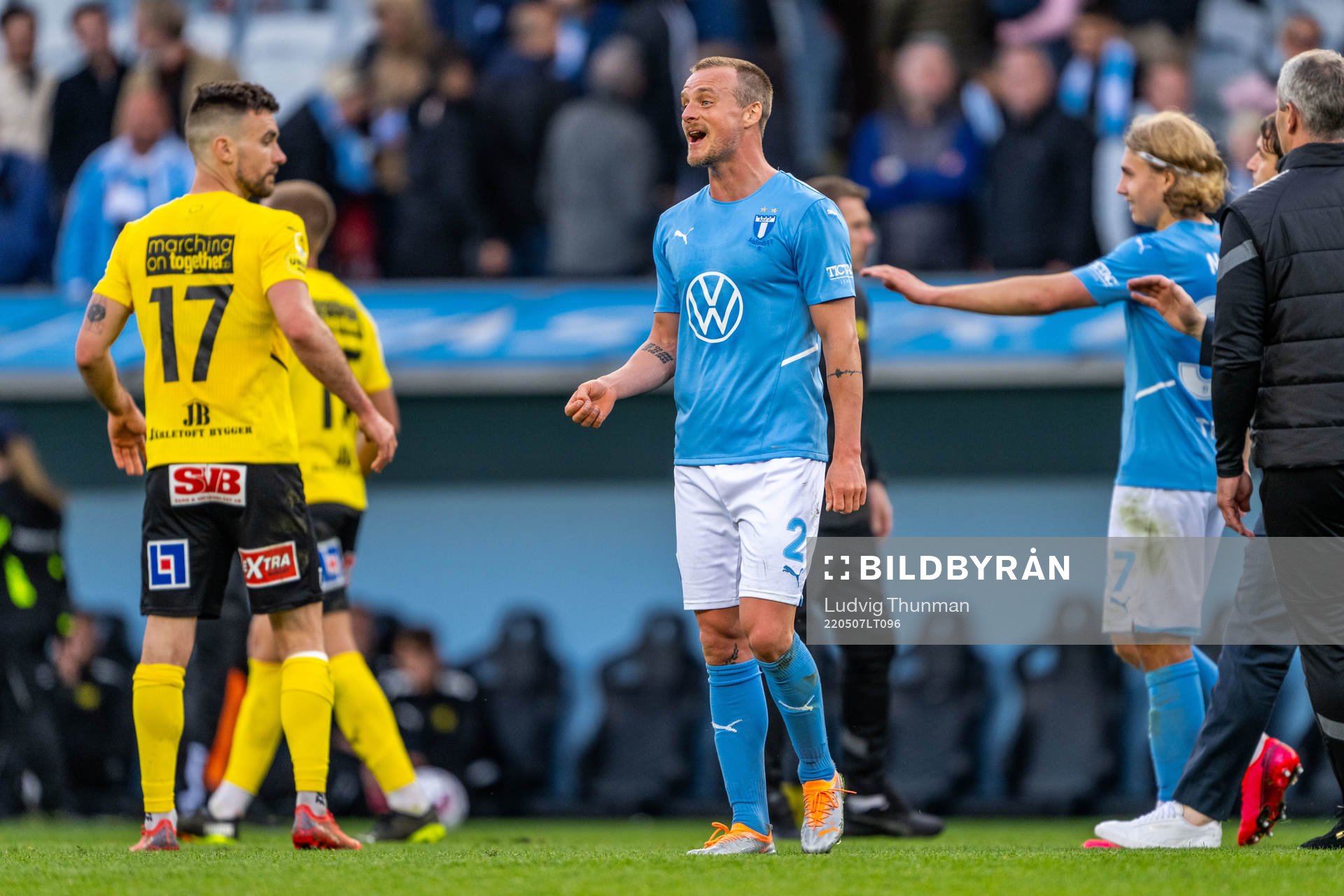 Malmö FFs Eric Larsson jublar efter fotbollsmatchen i Allsvenskan mellan Malmö FF och Mjällby den 7 maj 2022 i Malmö. 