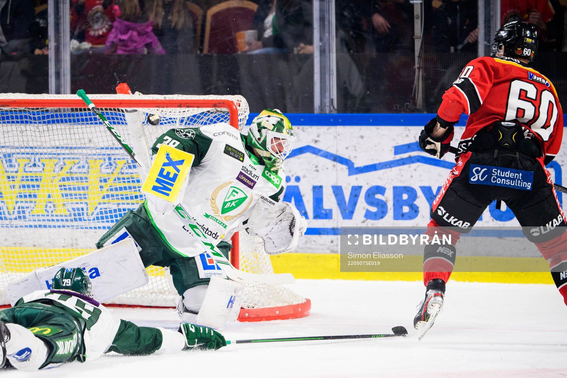 Luleås Julius Honka gör 1-0 bakom Färjestads målvakt