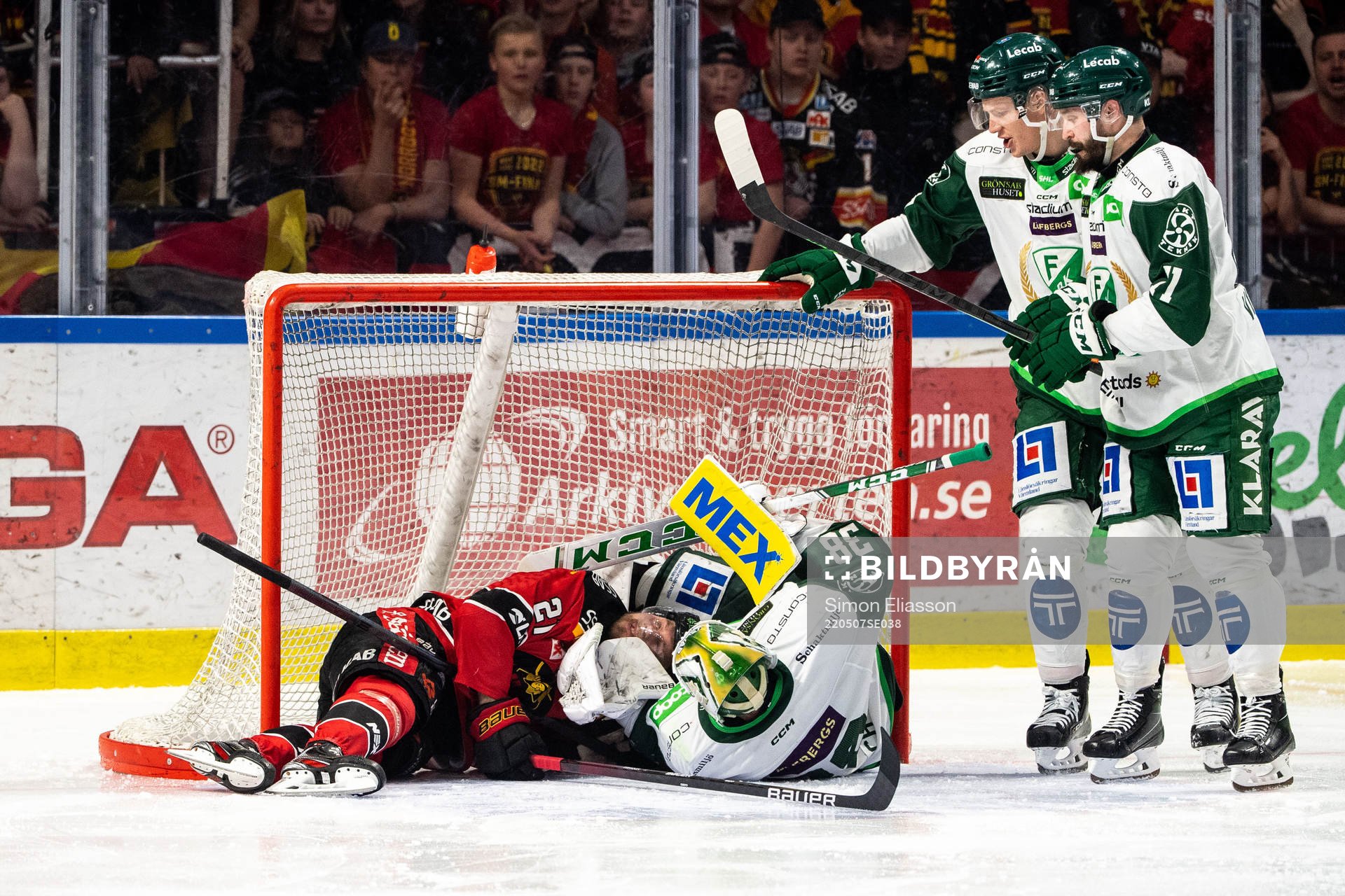 Luleås Juhani Tyrväinen och Färjestads målvakt Dominik