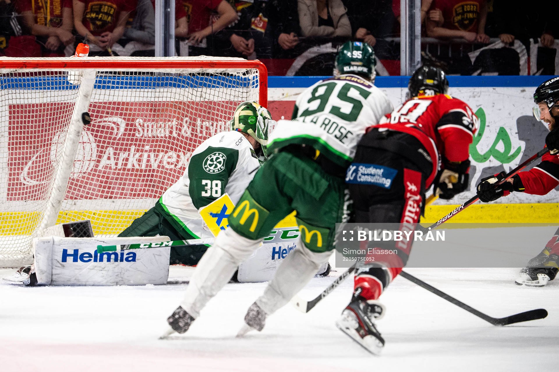 Luleås Einar Emanuelsson gör 3-0 på Färjestads målvakt