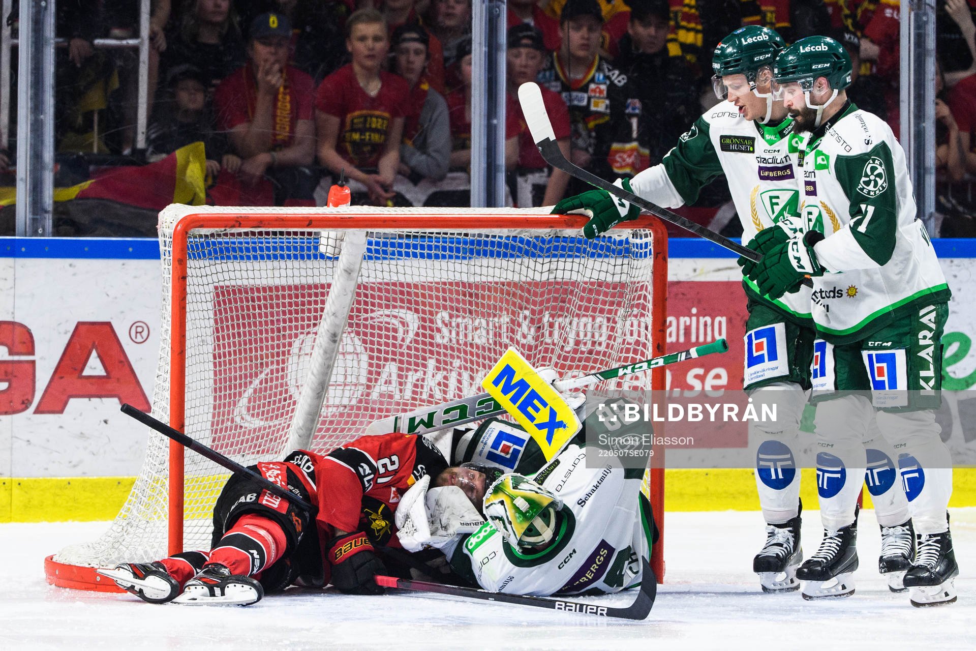 Luleås Juhani Tyrväinen och Färjestads målvakt Dominik