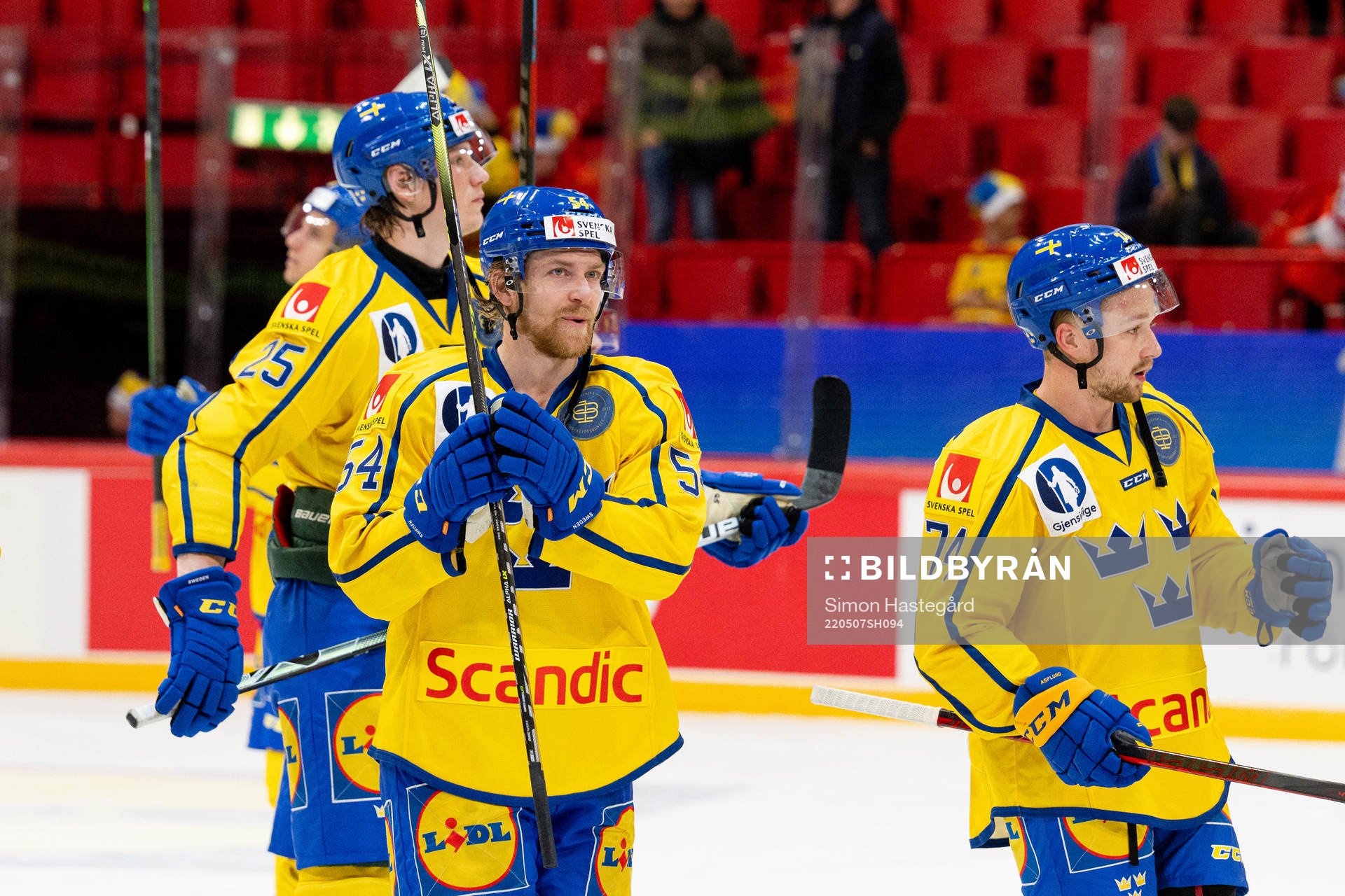 Anton Lindholm Sweden celebrates