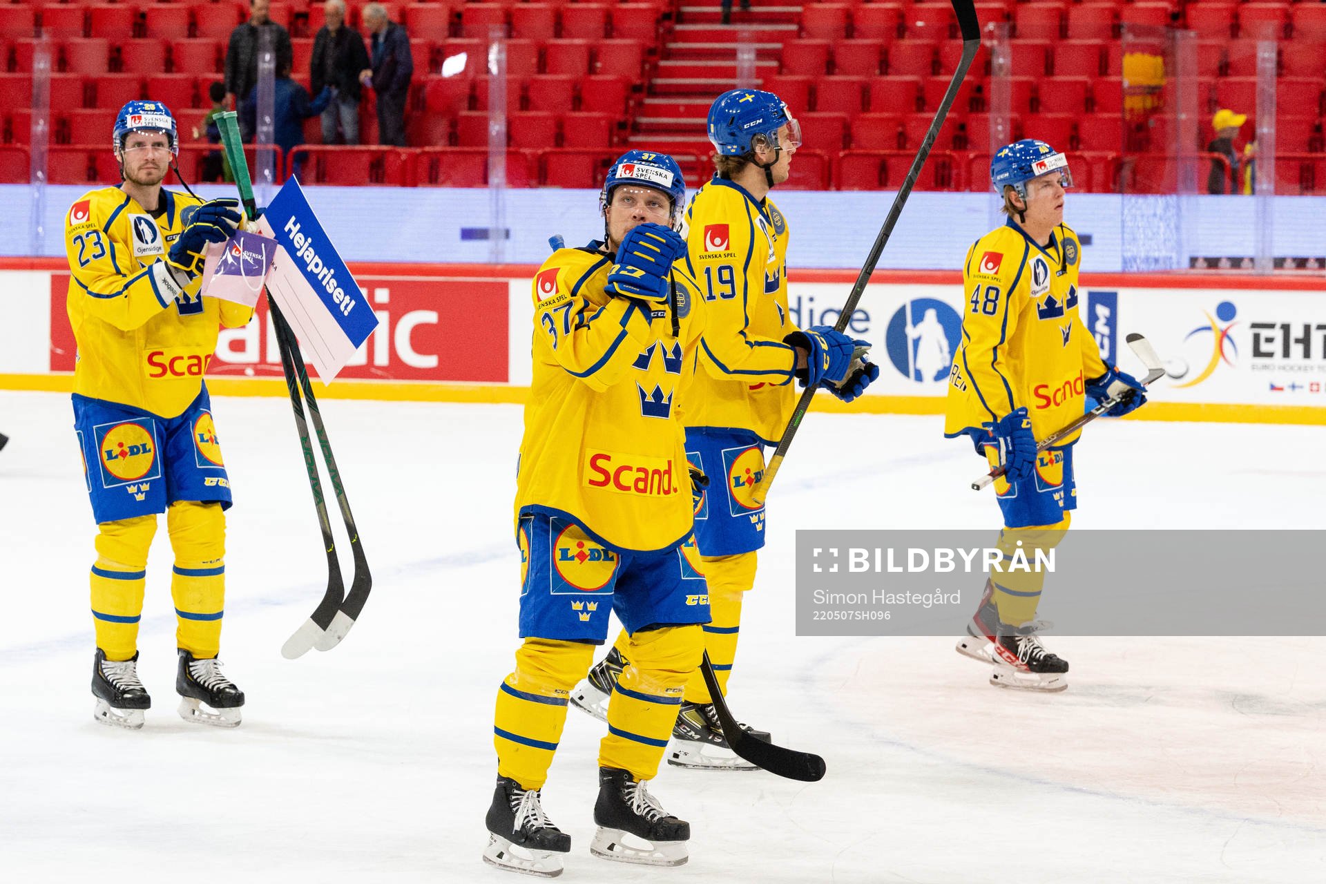 Jesper Pettersson of Sweden celebrates