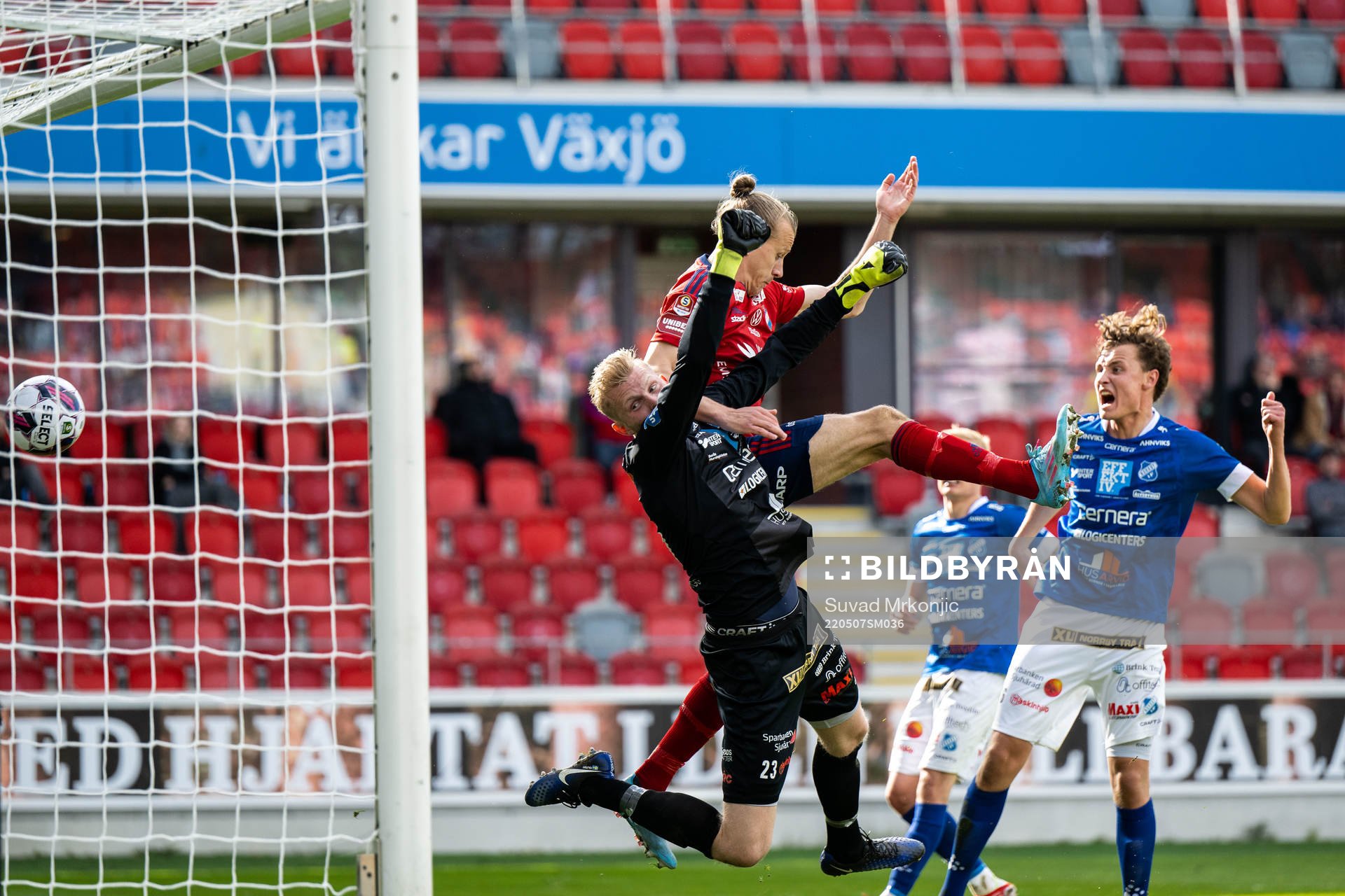 Östers Jesper Jonasson Westermark och Norrbys målvakt