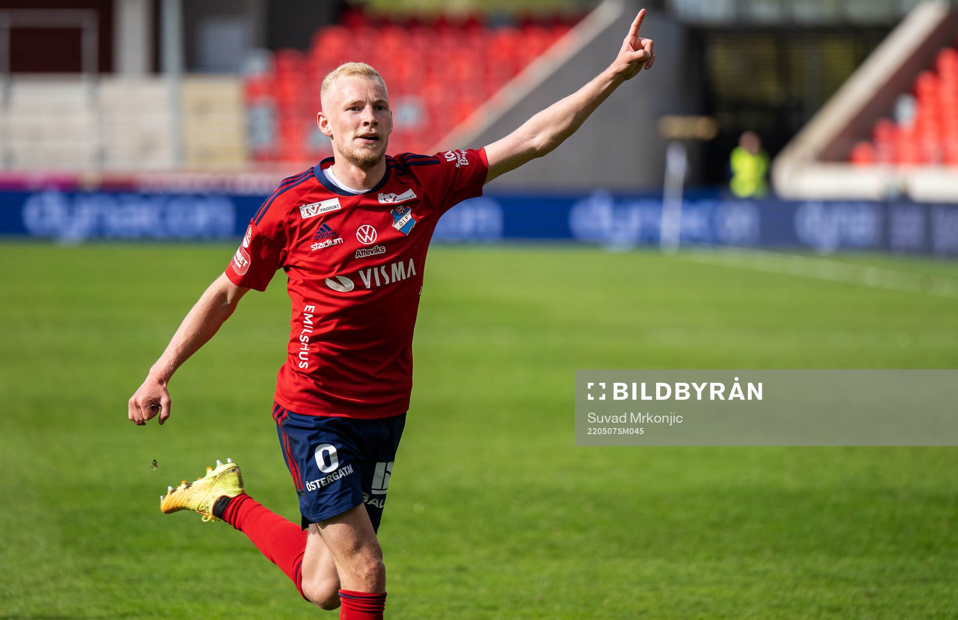 Östers Adam Bergmark Wiberg jublar efter 2-0 under fotbollsmatchen i Superettan mellan Öster och Norrby den 7 maj 2022 i Växjö. 