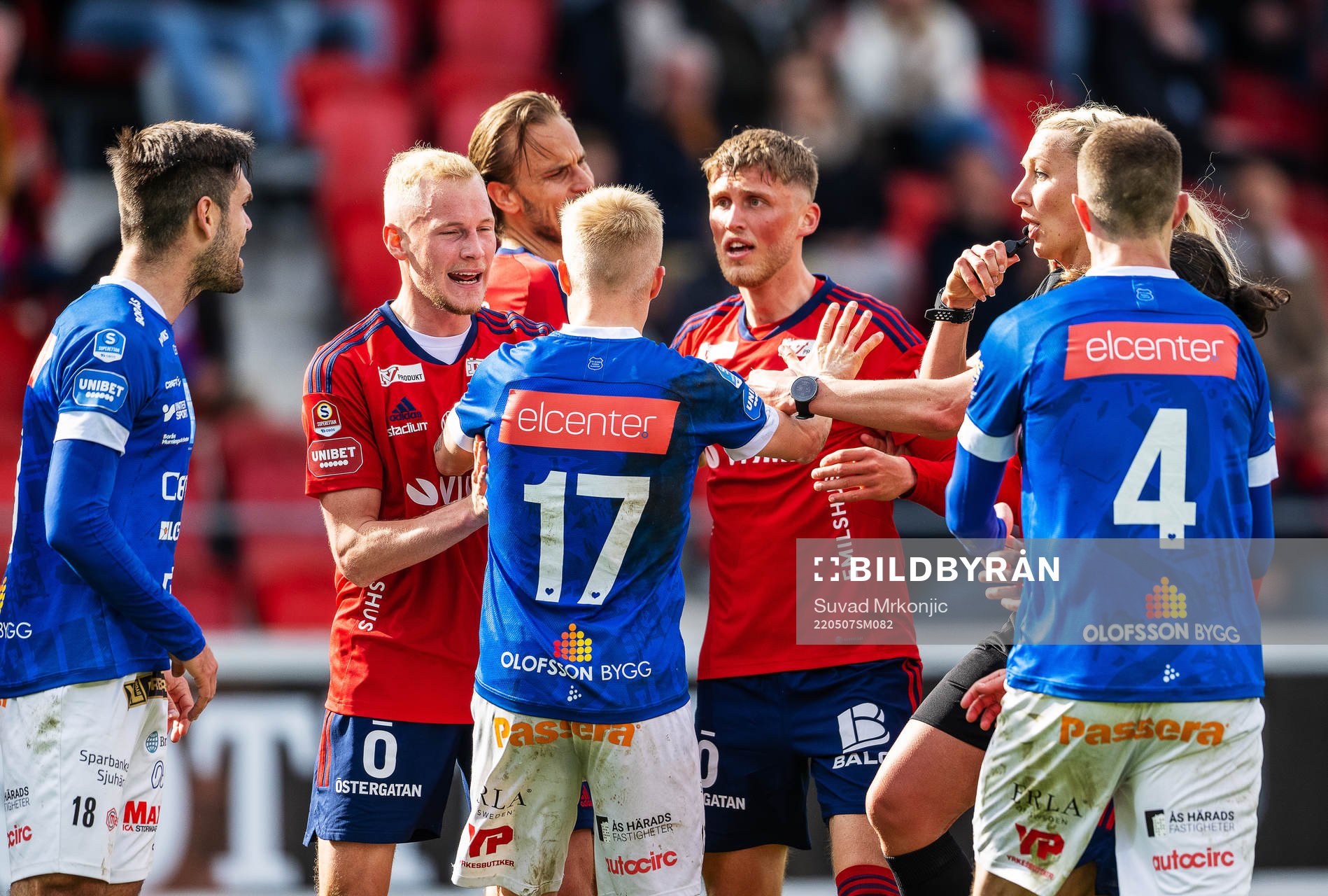 Domare Tess Olofsson försöker stävja bråket mellan