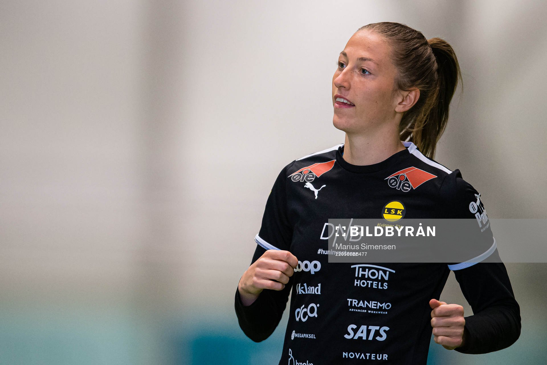 Cecilie Hauståker Fiskerstrand of LSK Kvinner warms up