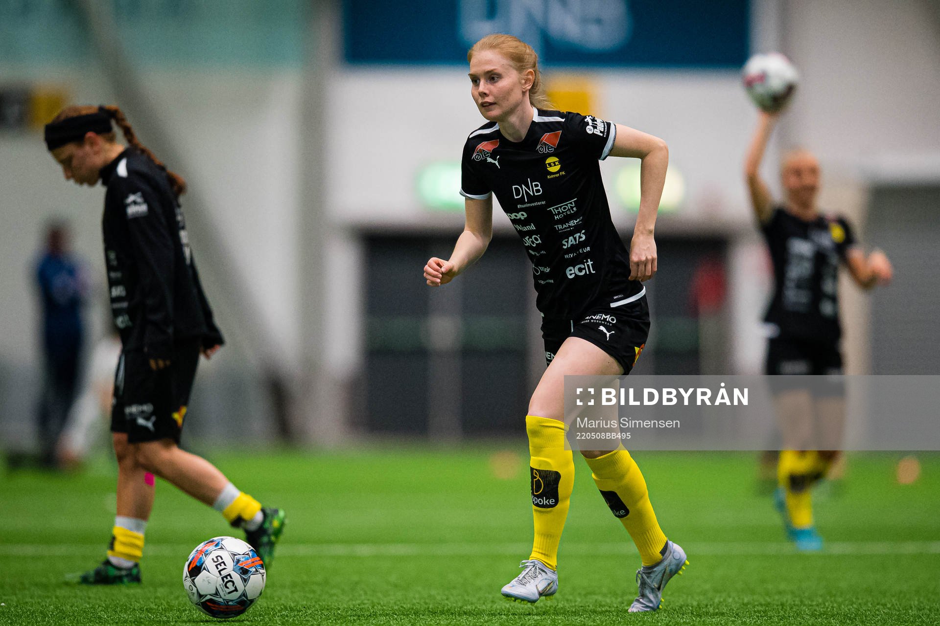 Malin Johnsen Brenn of LSK Kvinner warms up
