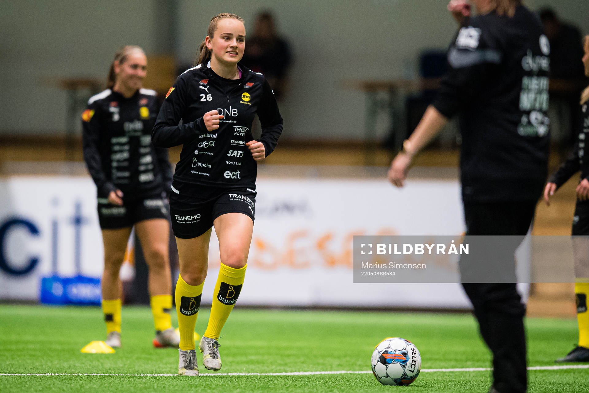 Casandra Luthcke of LSK Kvinner warms up