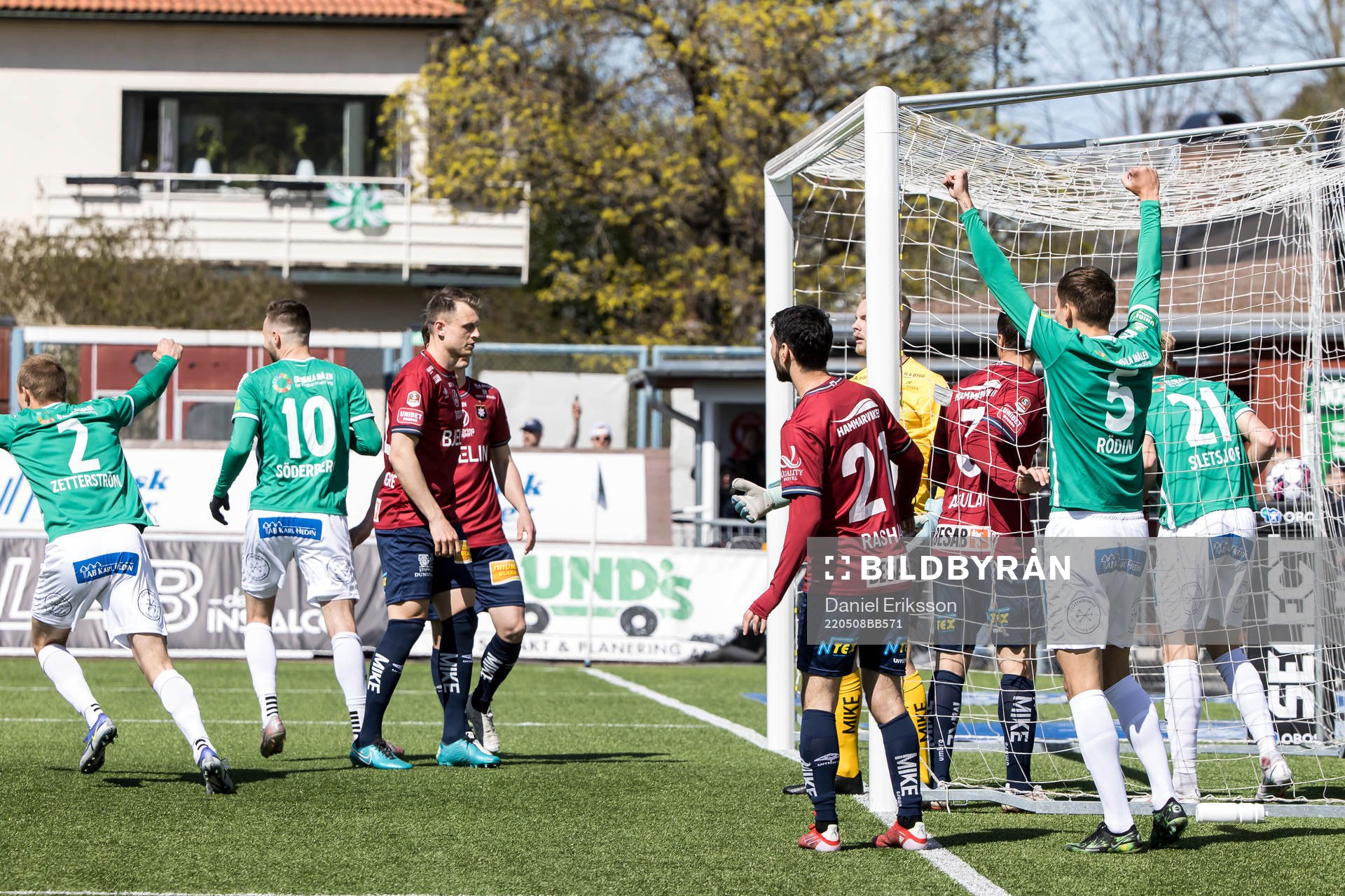 Brages Pontus Rödin jublar