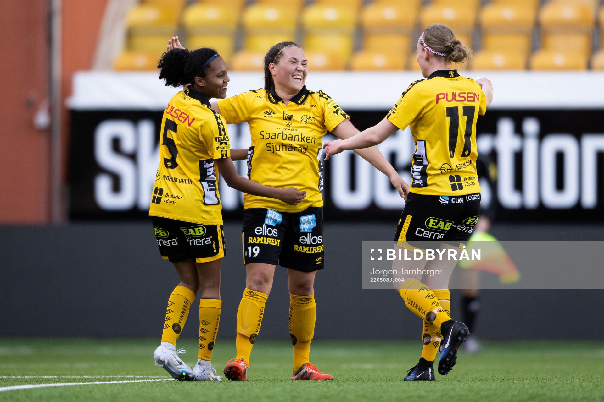 Elfsborgs Johanna Kalinski Köhlqust jublar med Vanessa