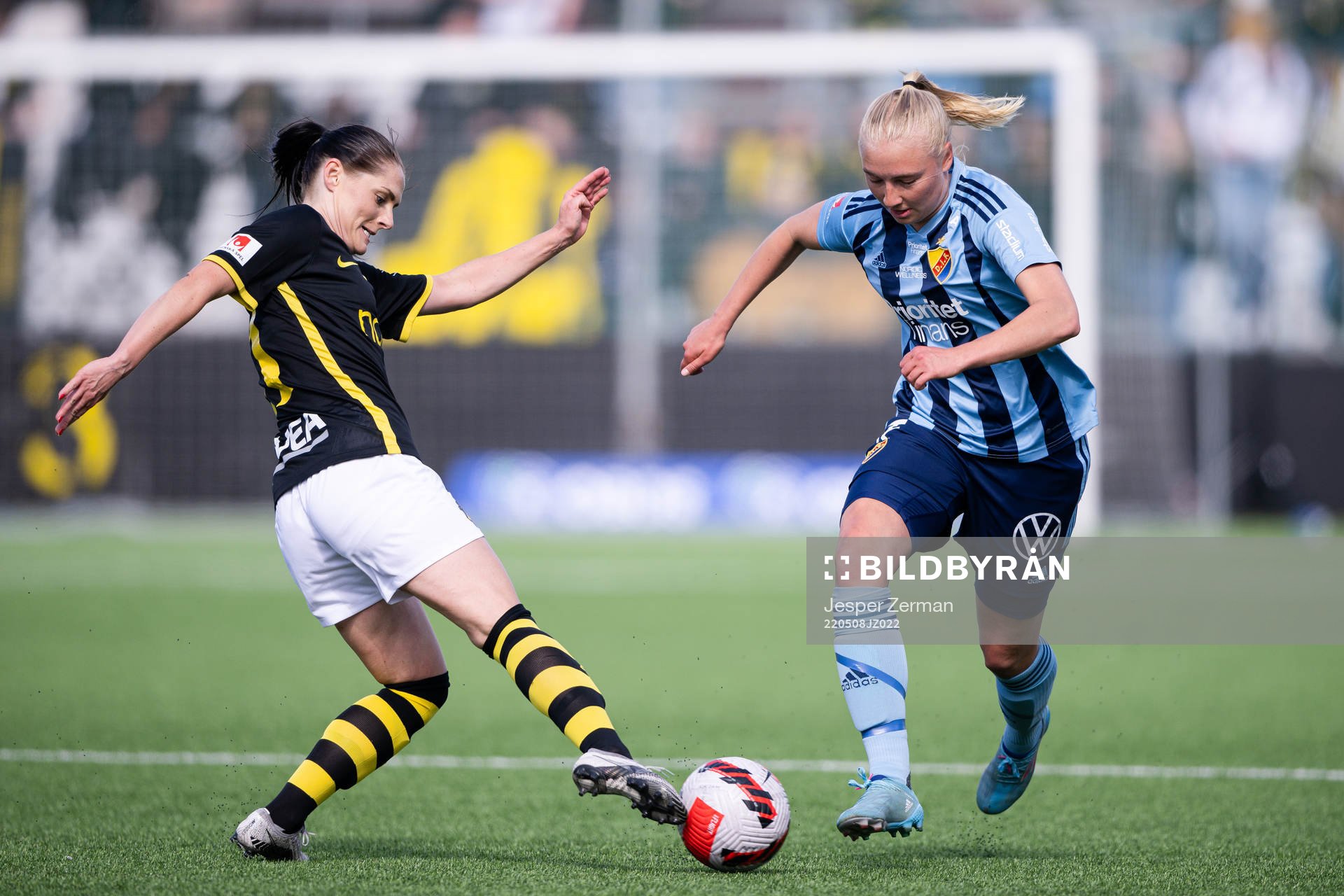 s Linda Hallin och Djurgårdens StinaLisa Johansson