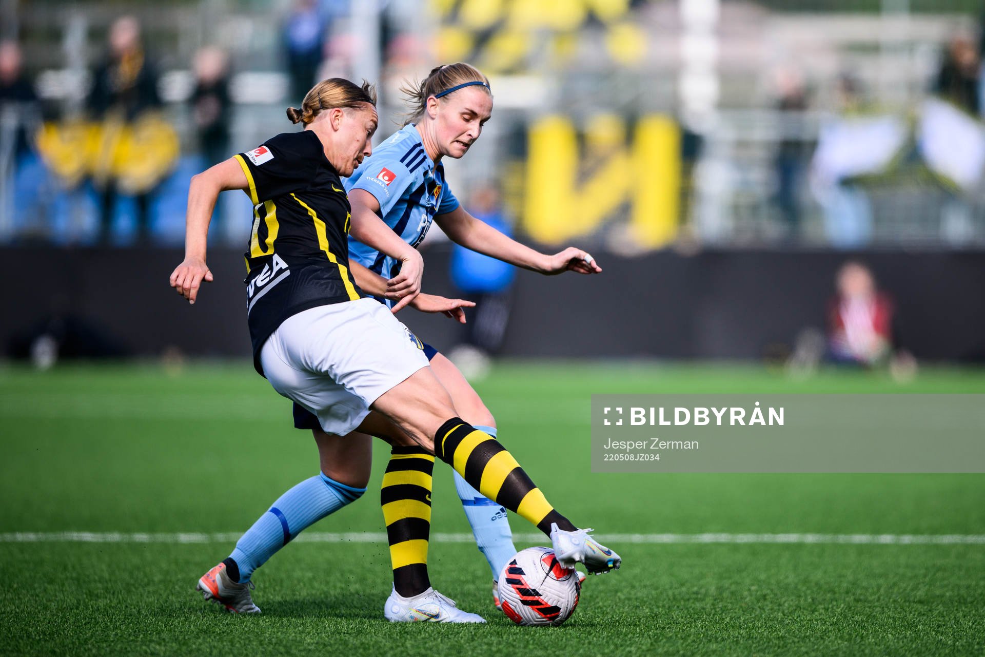 s Jenny Danielsson och Djurgårdens Kamilla Karlsen