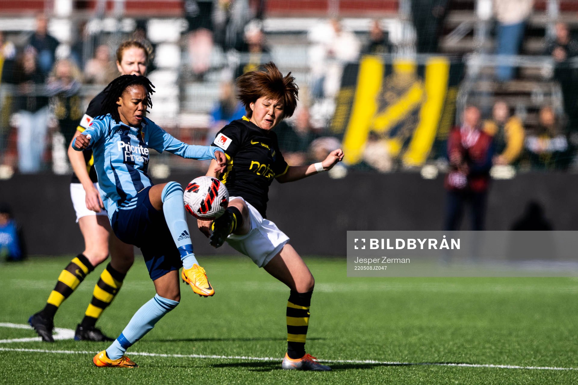 s Honoka Hayashi och Djurgårdens Linda Maserame Motlhalo