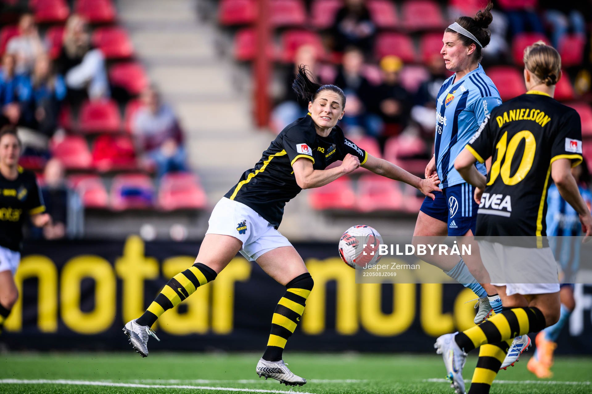 s Linda Hallin och Djurgårdens Hayley Dowd