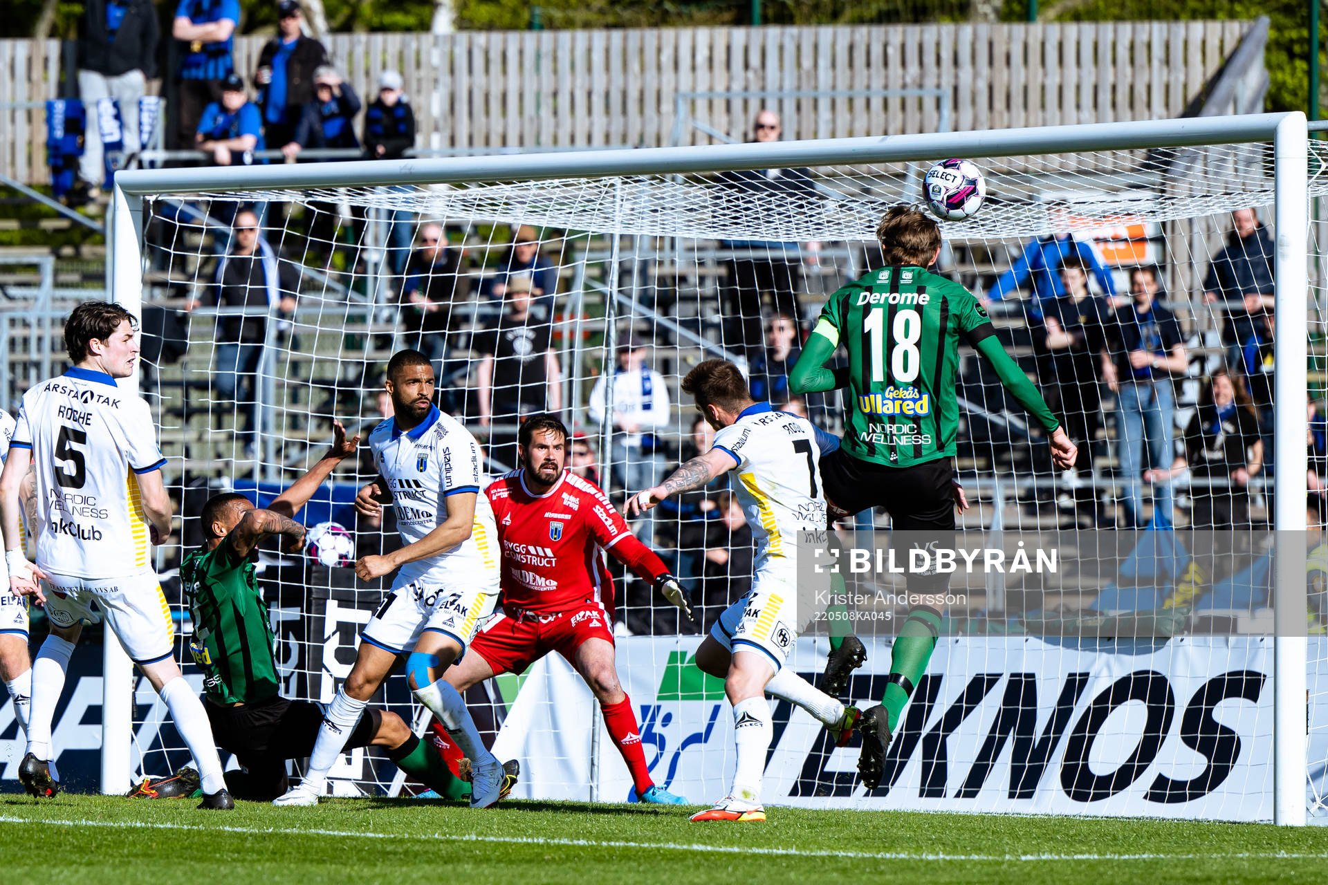 Varbergs Joakim Lindner med en målchans