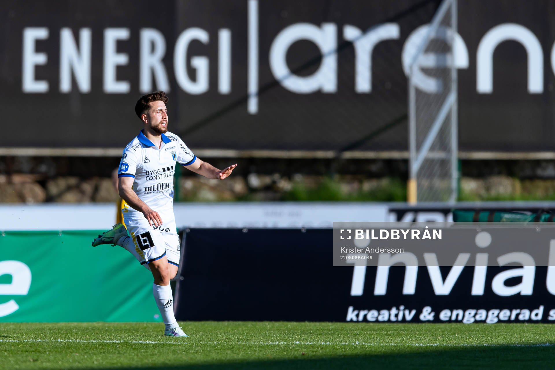 Sirius Moustafa Zeidan jublar efter 0-2 under fotbollsmatchen i Allsvenskan mellan Varberg och Sirius den 8 maj 2022 i Varberg. 