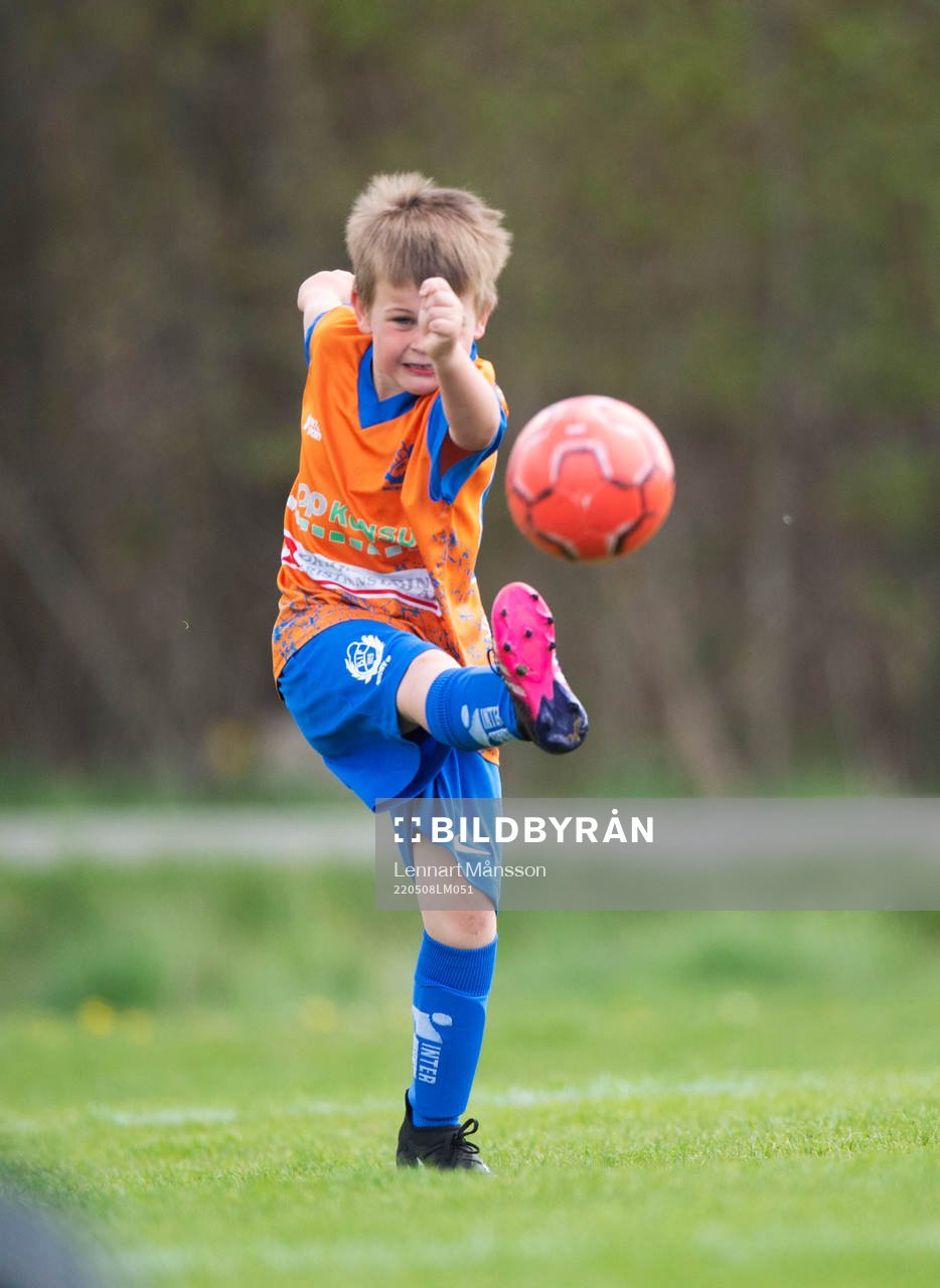 i matchen för pojkar födda 2014 (U8) mellan IFK Hässleholm och Broby IF i Hässleholm 8 maj 2022.