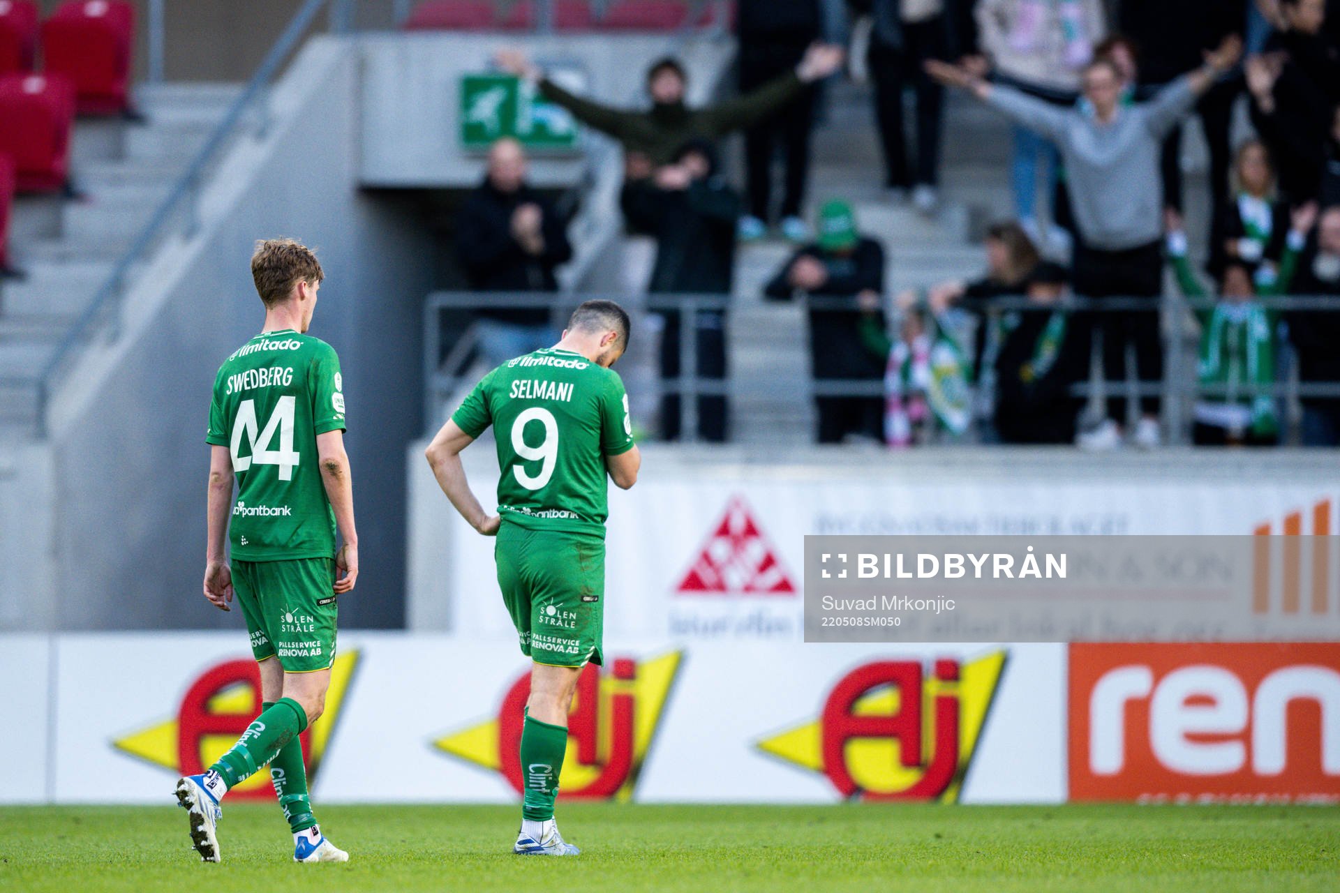 Hammarbys Williot Swedberg och Astrit Selmani deppar