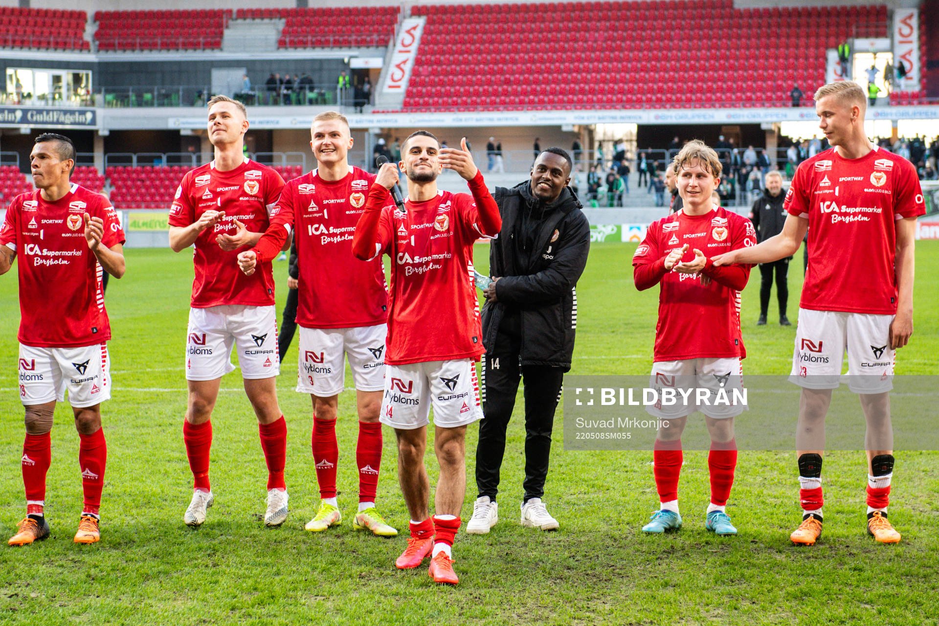 Kalmars spelare jublar efter fotbollsmatchen i Allsvenskan mellan Kalmar och Hammarby den 8 maj 2022 i Kalmar. 