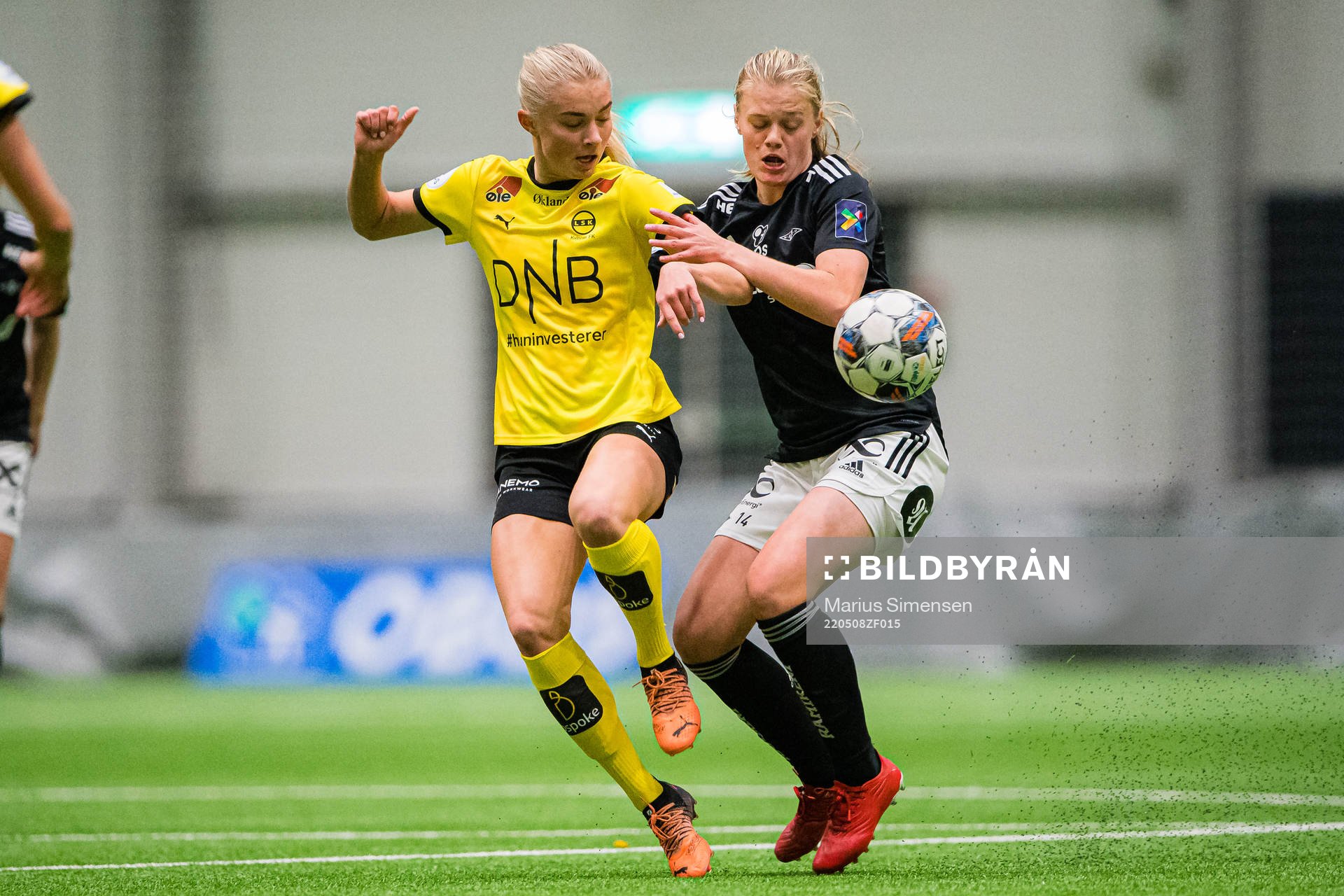 Thea Kyvåg of LSK Kvinner and Mathilde Hauge Harviken of