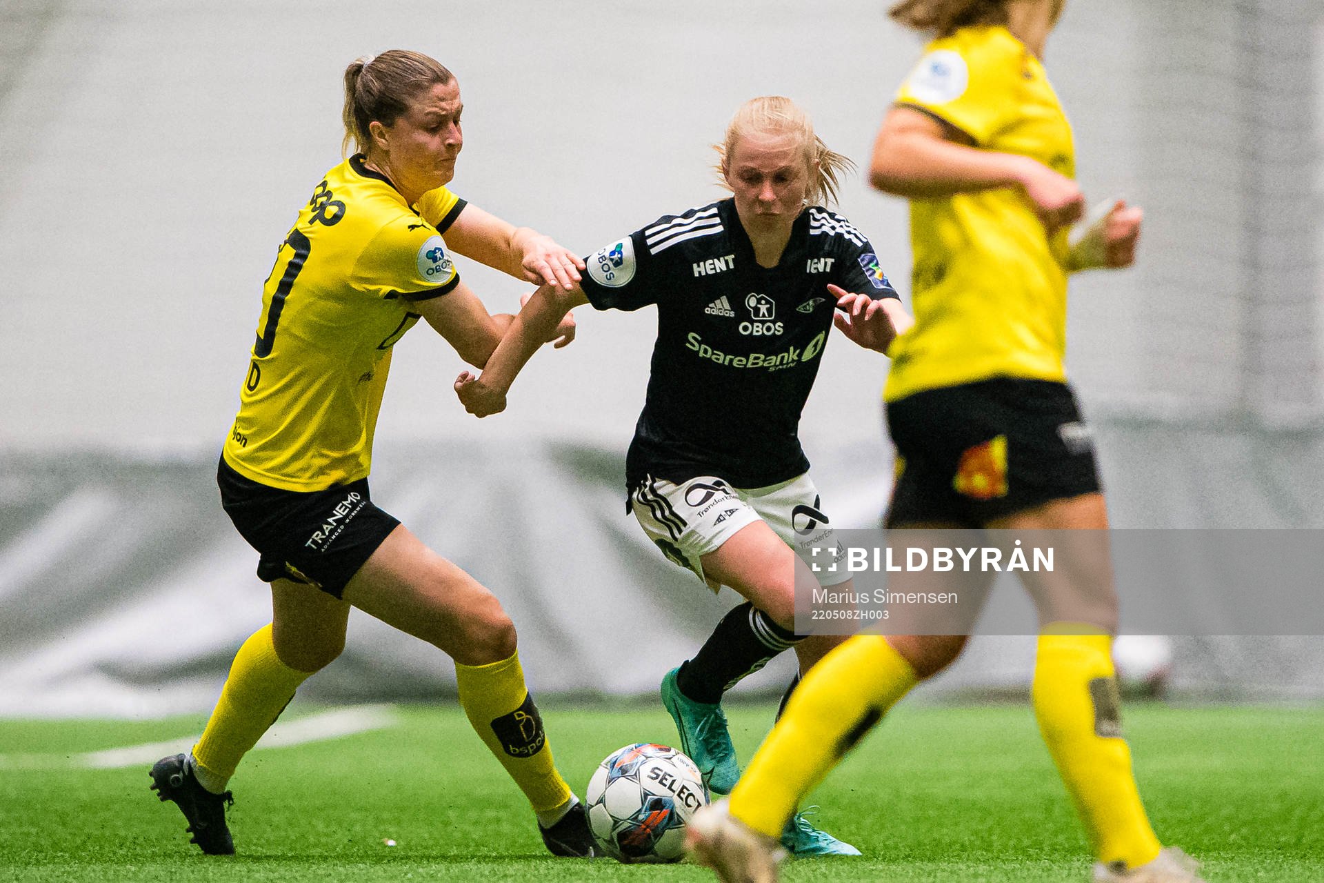 Ingrid Marie Karlsen Spord of LSK Kvinner and Emilie Marie