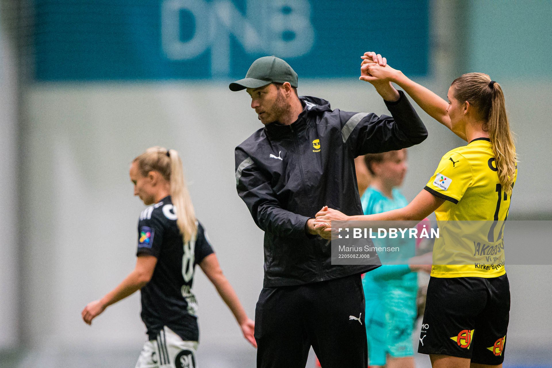 Knut Slatleim, head coach of LSK Kvinner, and Nina