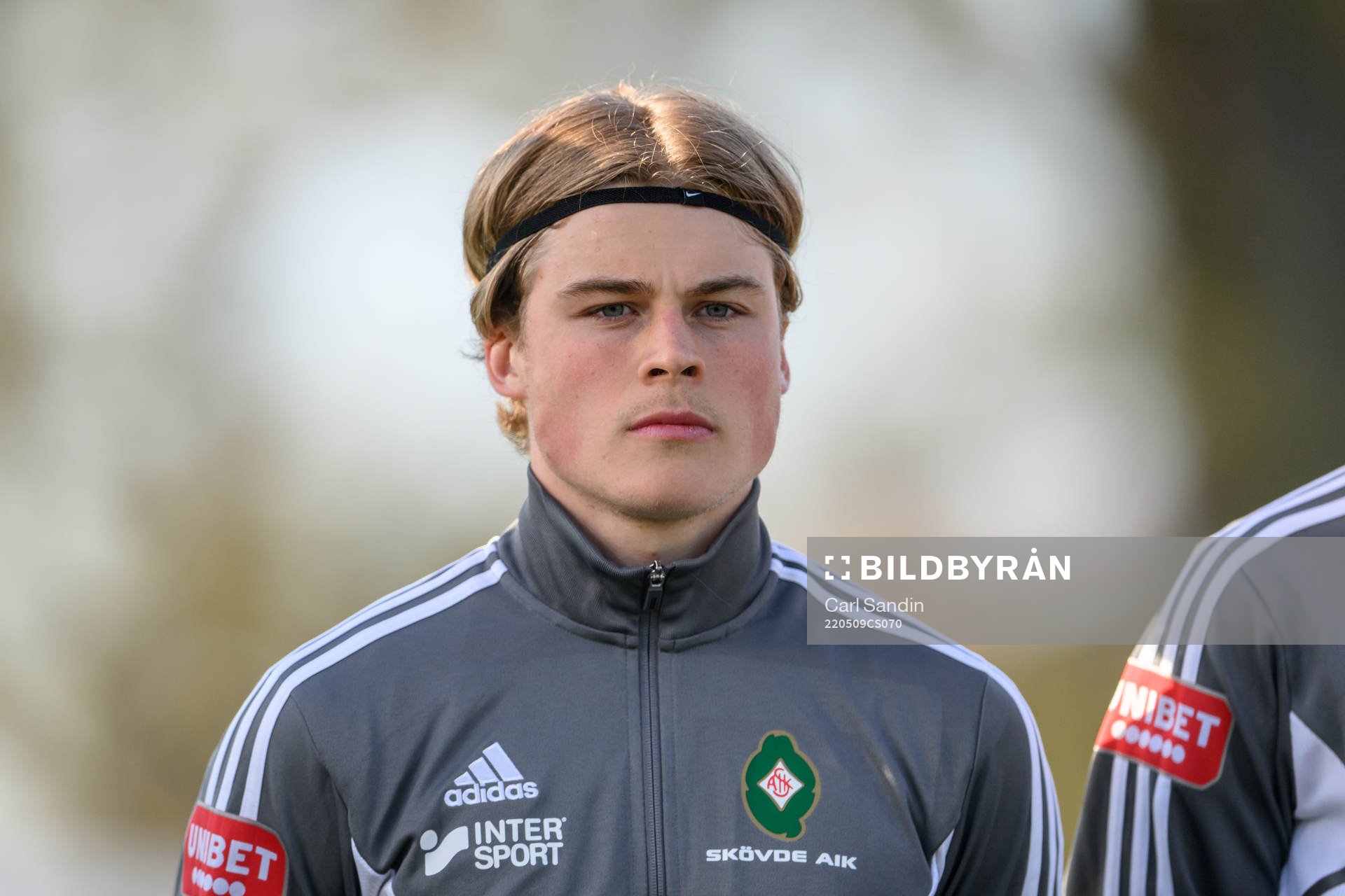 Skövdes Linus Mattsson vid lineup innan fotbollsmatchen i