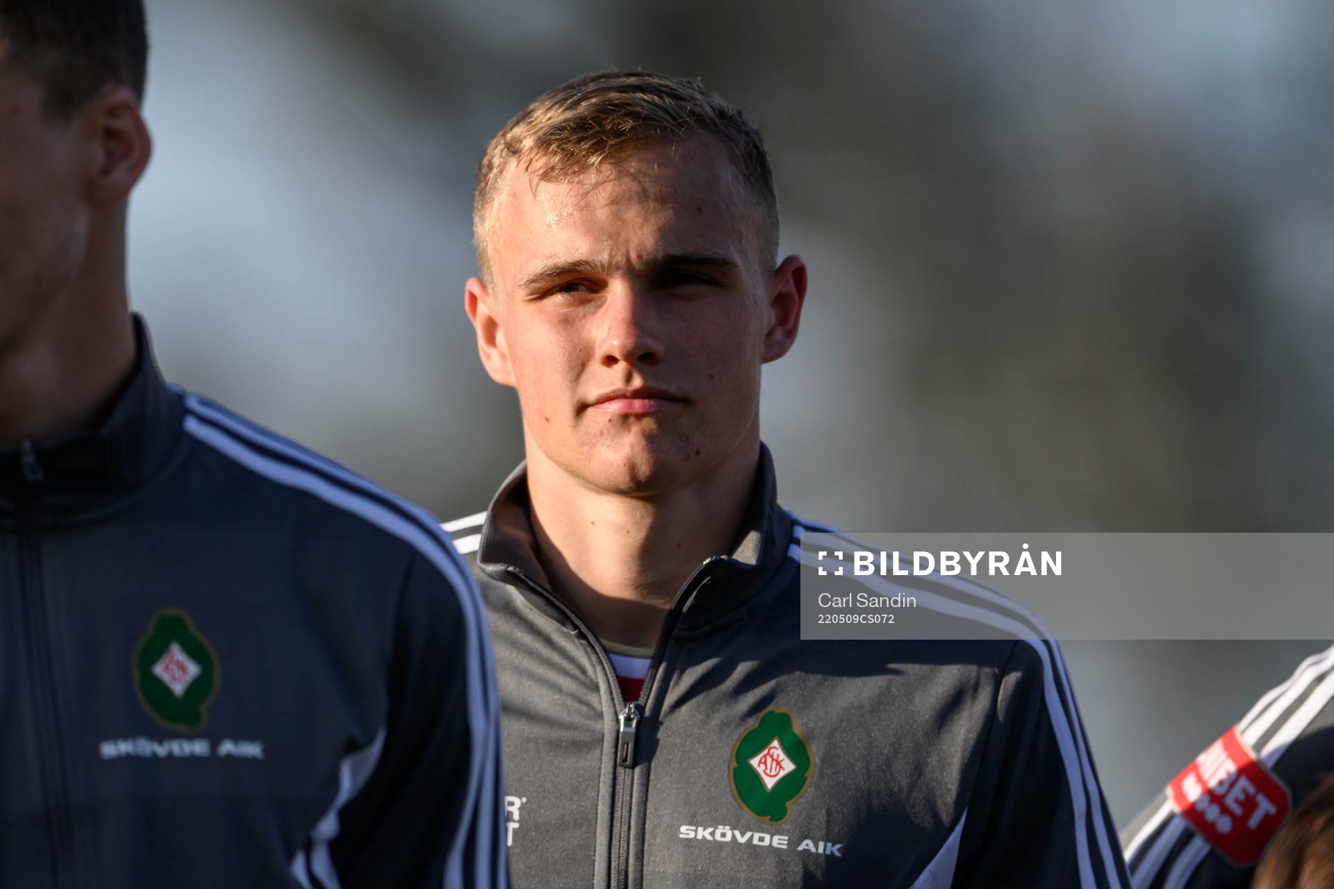 Skövdes Gustav Friberg vid lineup innan fotbollsmatchen i