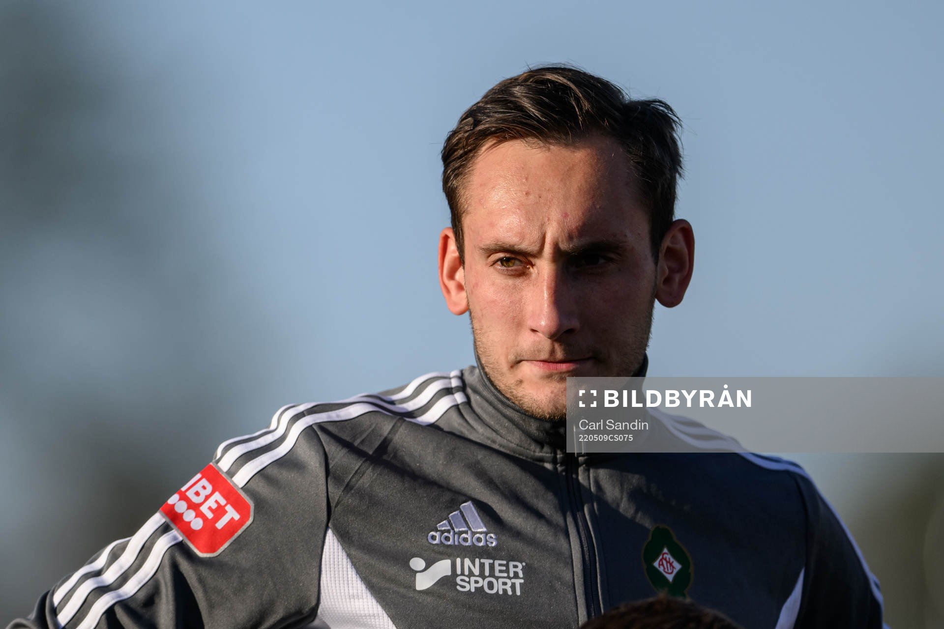 Skövdes Vladislav Kreida vid lineup innan fotbollsmatchen