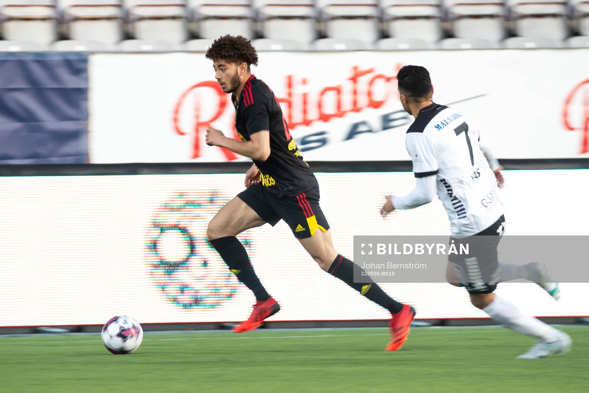 Östersunds Ziad Ghanoum och Örebros Ahmed Yasin