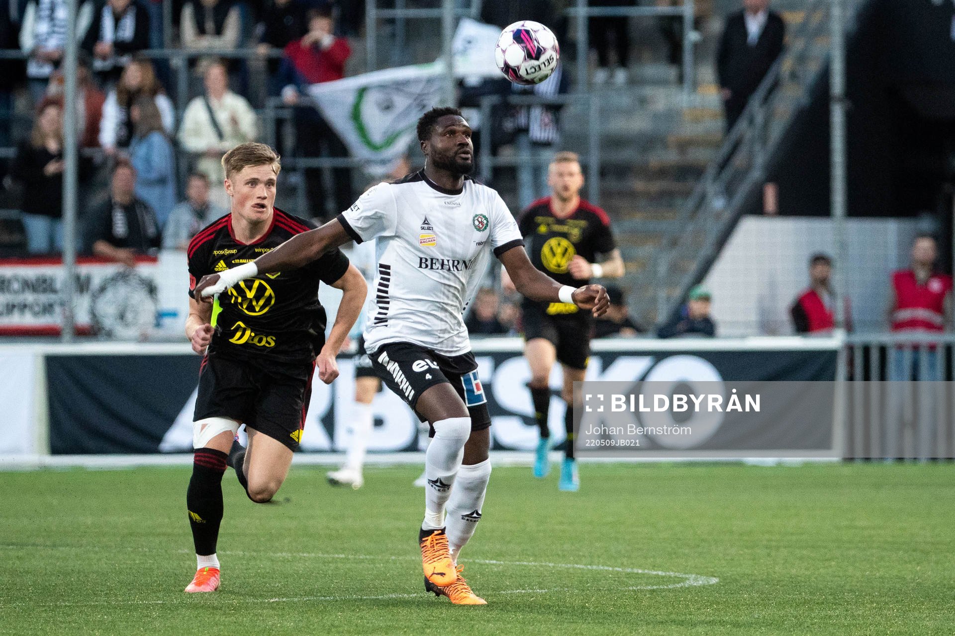 Östersunds Sebastian Karlsson Grach och Örebros Nasiru