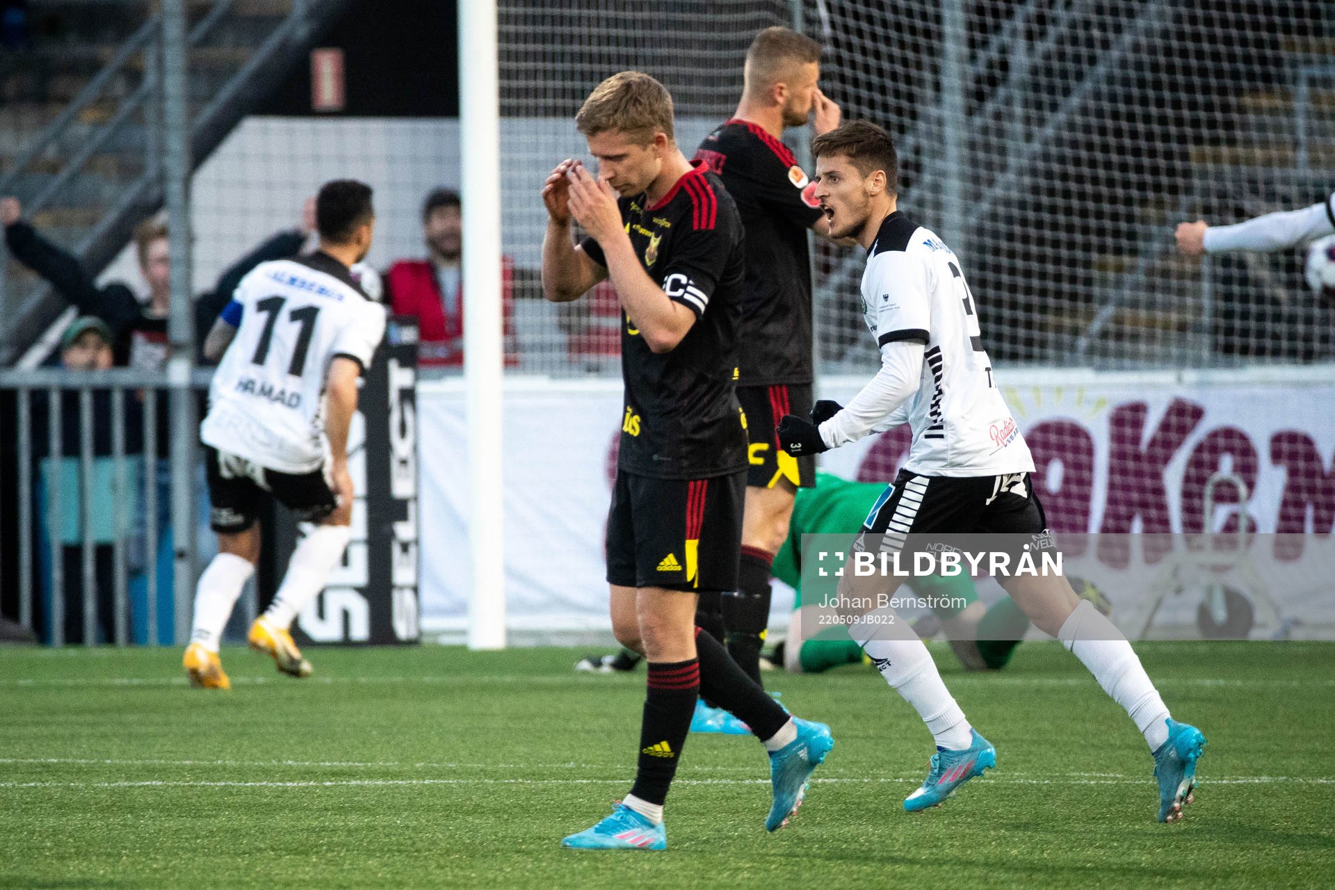 Örebros Vincent Thill jublar