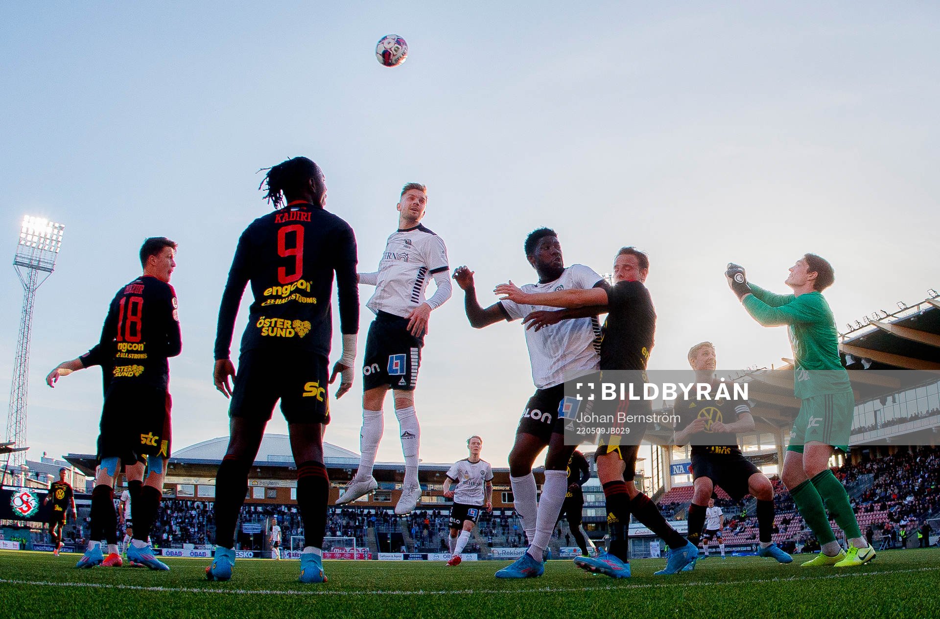 Örebros Erik Björndahl och Östersunds målvakt Andrew