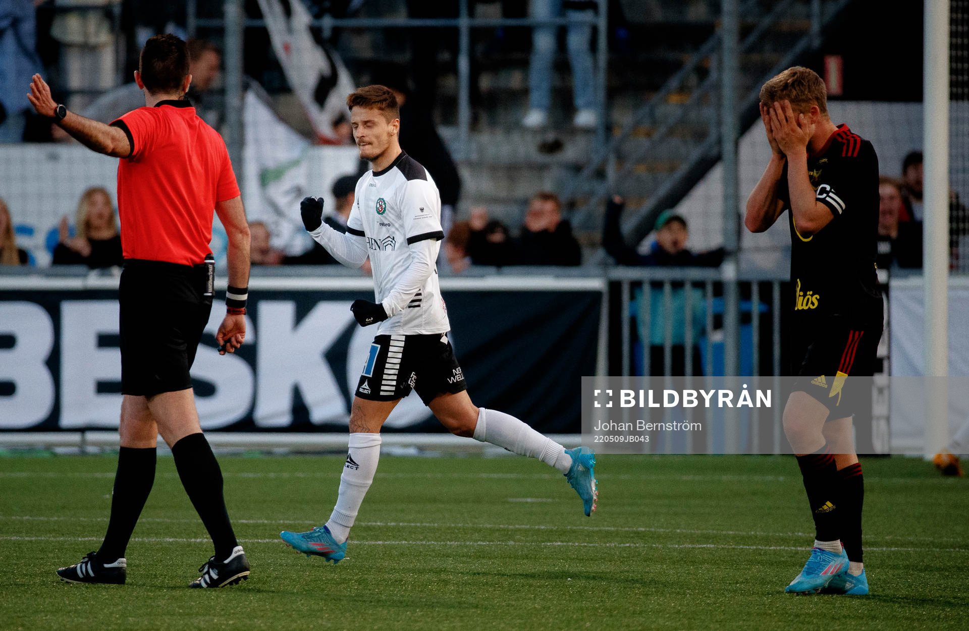 Örebros Vincent Thill jublar