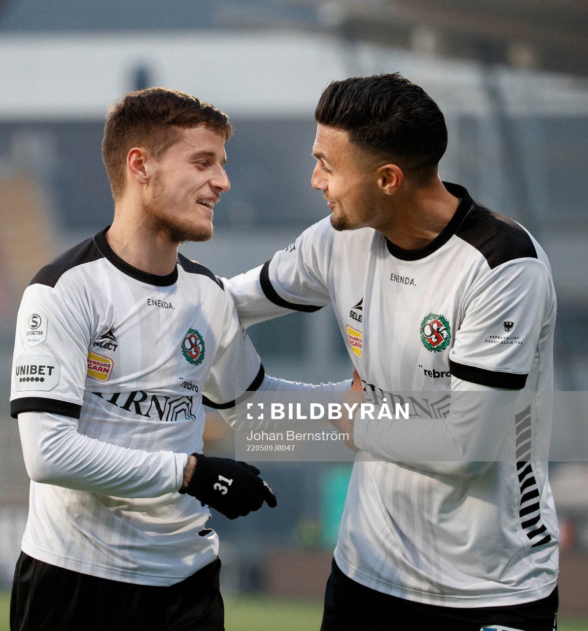 Örebros Vincent Thill och Ahmed Yasin  jublar