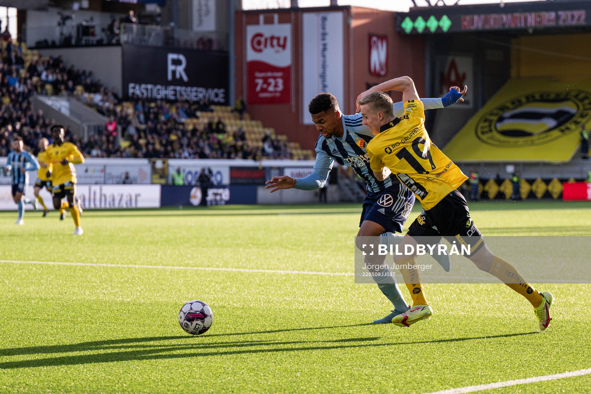 Djurgårdens Isak Hien och Elfsborgs Jeppe Møldrup Okkels