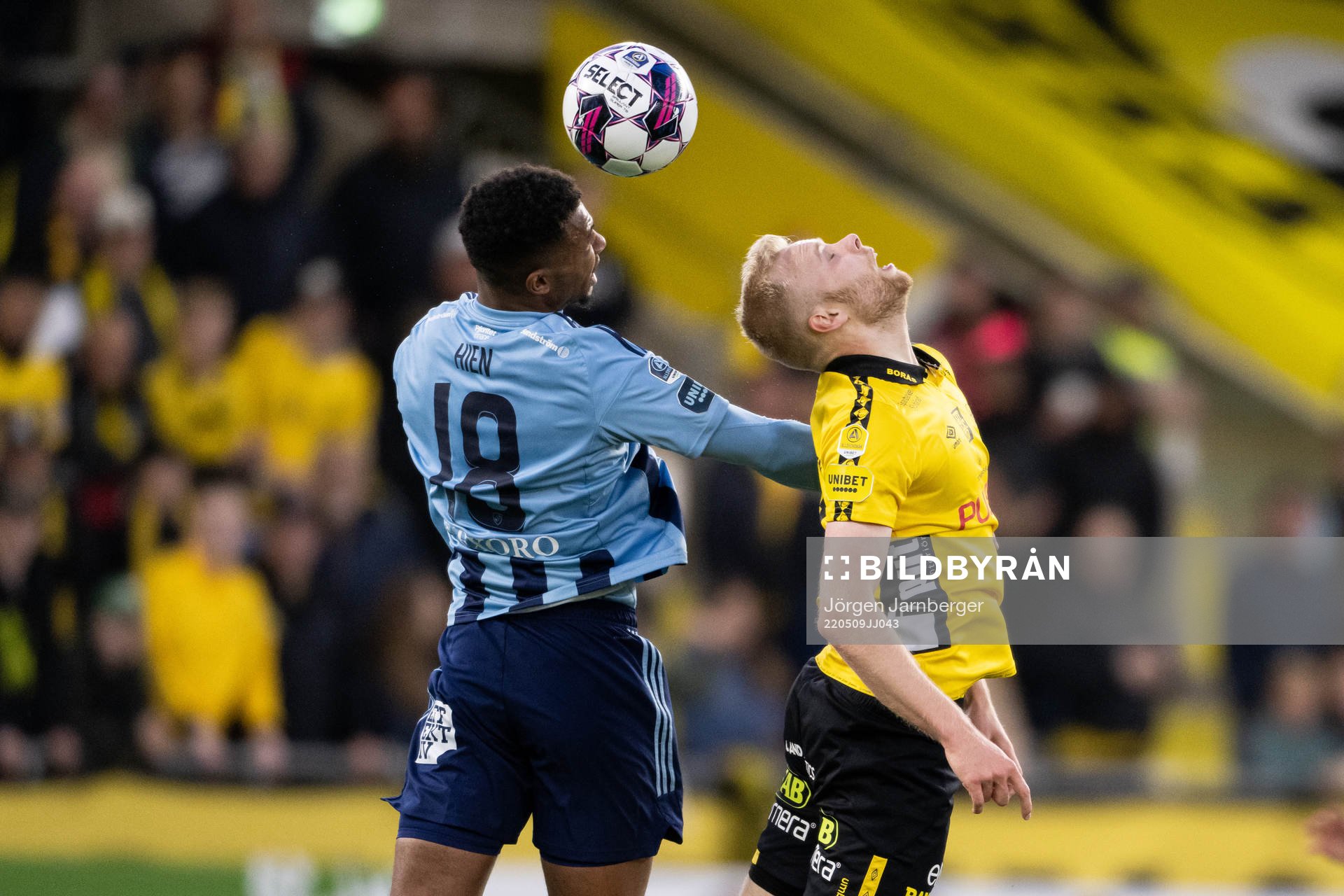 Djurgårdens Isak Hien och Elfsborgs Sveinn Gudjohnsen