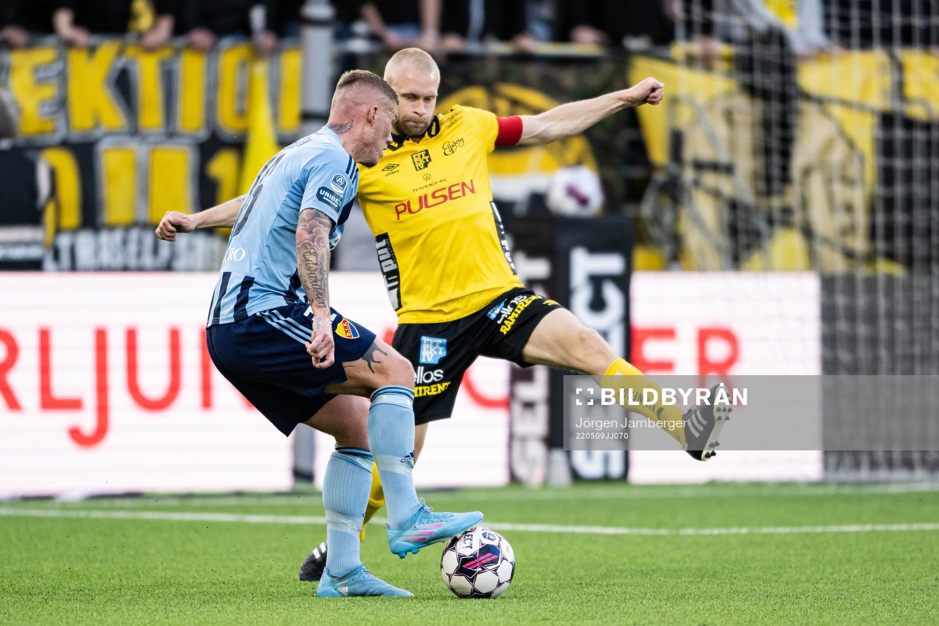 Djurgårdens Victor Edvardsen och Elfsborgs Johan Larsson