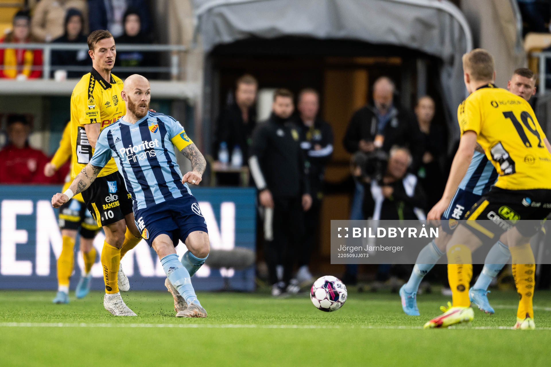 Elfsborgs Simon Olsson och Djurgårdens Magnus Eriksson