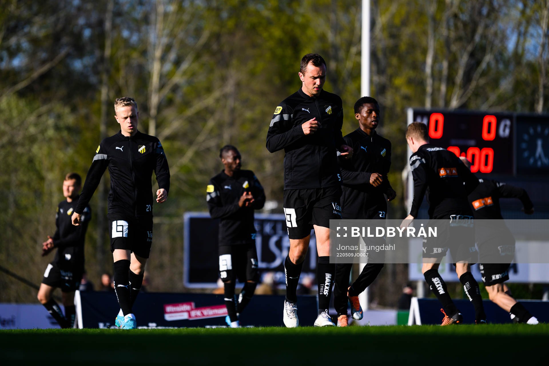 Häckens spelare värmer upp före fotbollsmatchen i