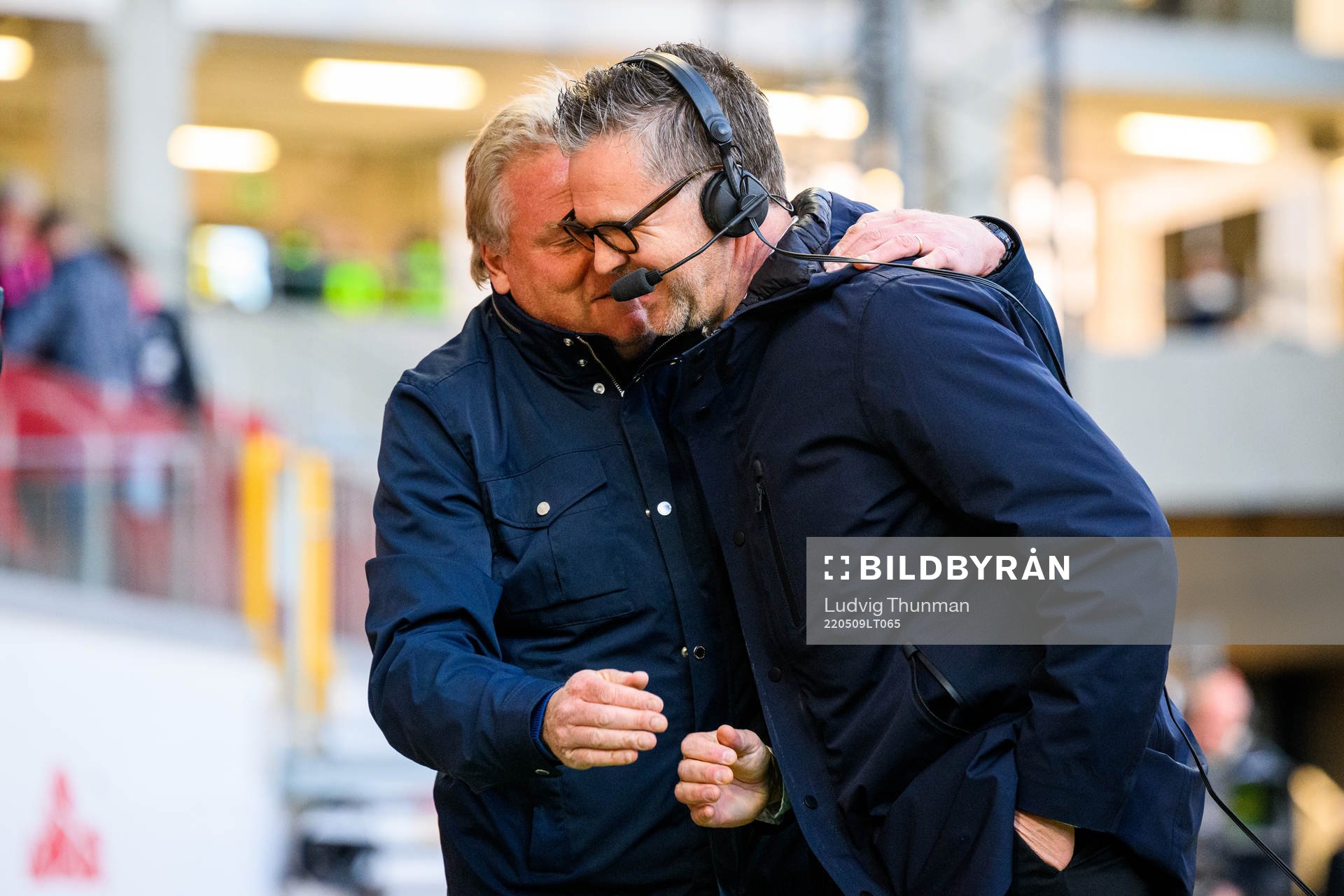 Helsingborgs tränare Jörgen Lennartsson och IFK Norrköpings tränare Rikard Norling i samtal inför fotbollsmatchen i Allsvenskan mellan Helsingborg och IFK Norrköping den 9 maj 2022 i Helsingborg. 