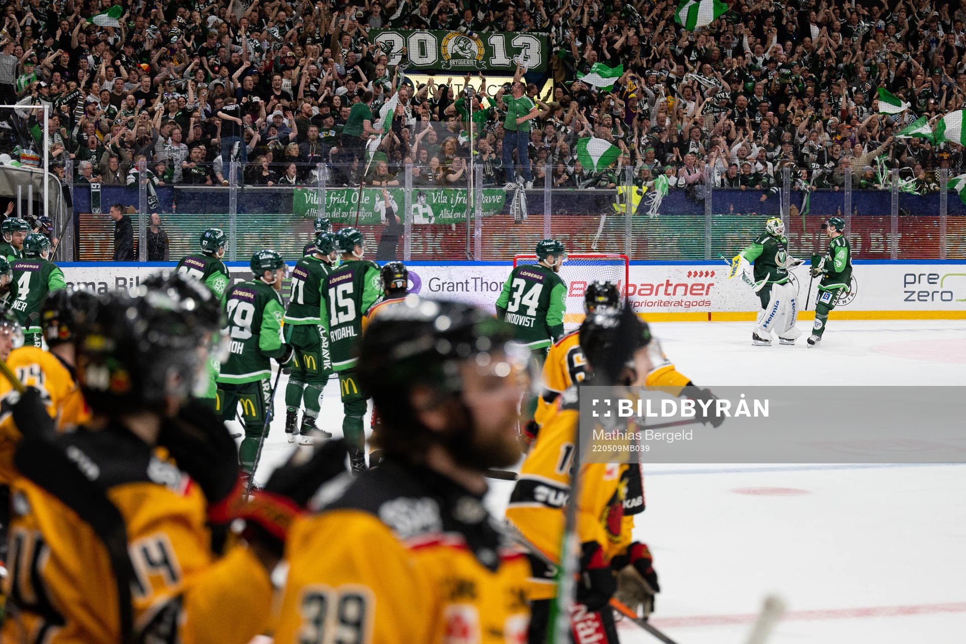 Färjestads målvakt Dominik Furch och Mattias Göransson