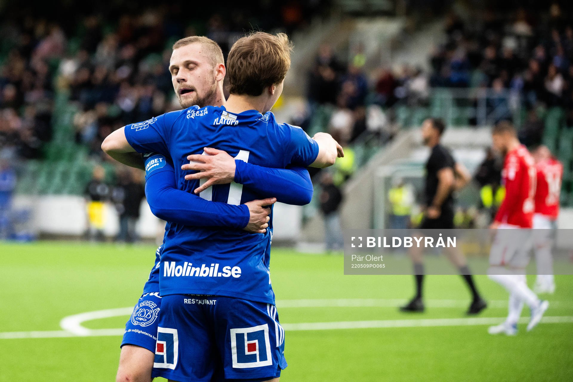 Sundsvalls Erik Andersson och Saku Ylätupa jublar