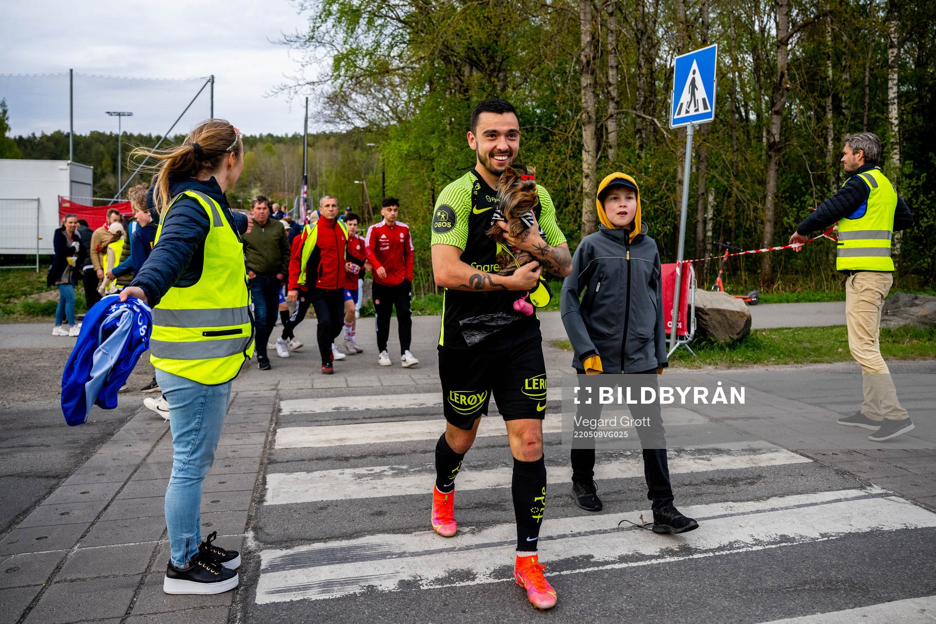 Niklas Castro of Brann with a dog