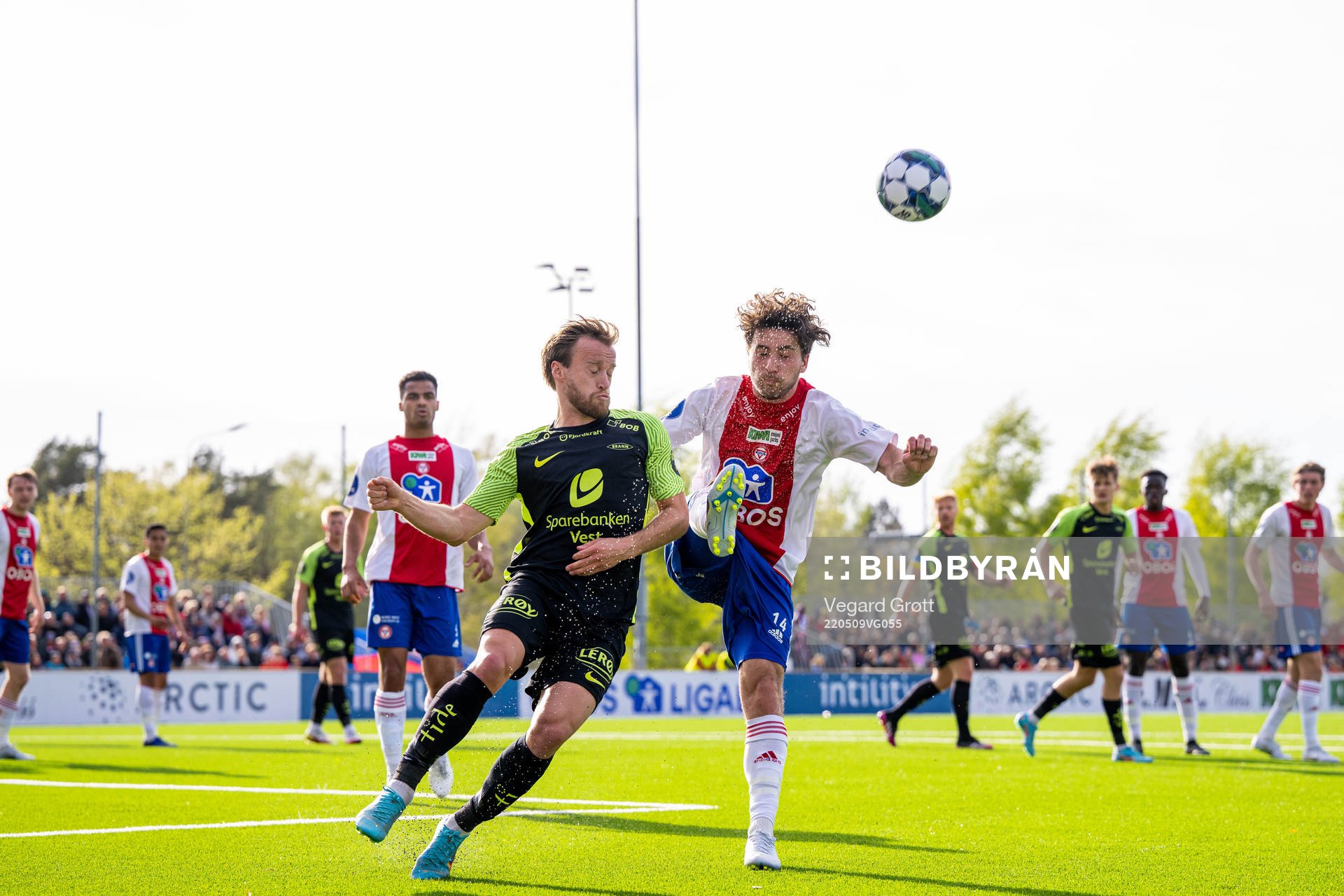 Bård Finne of Brann and Håkon Helland Hoseth of KFUM