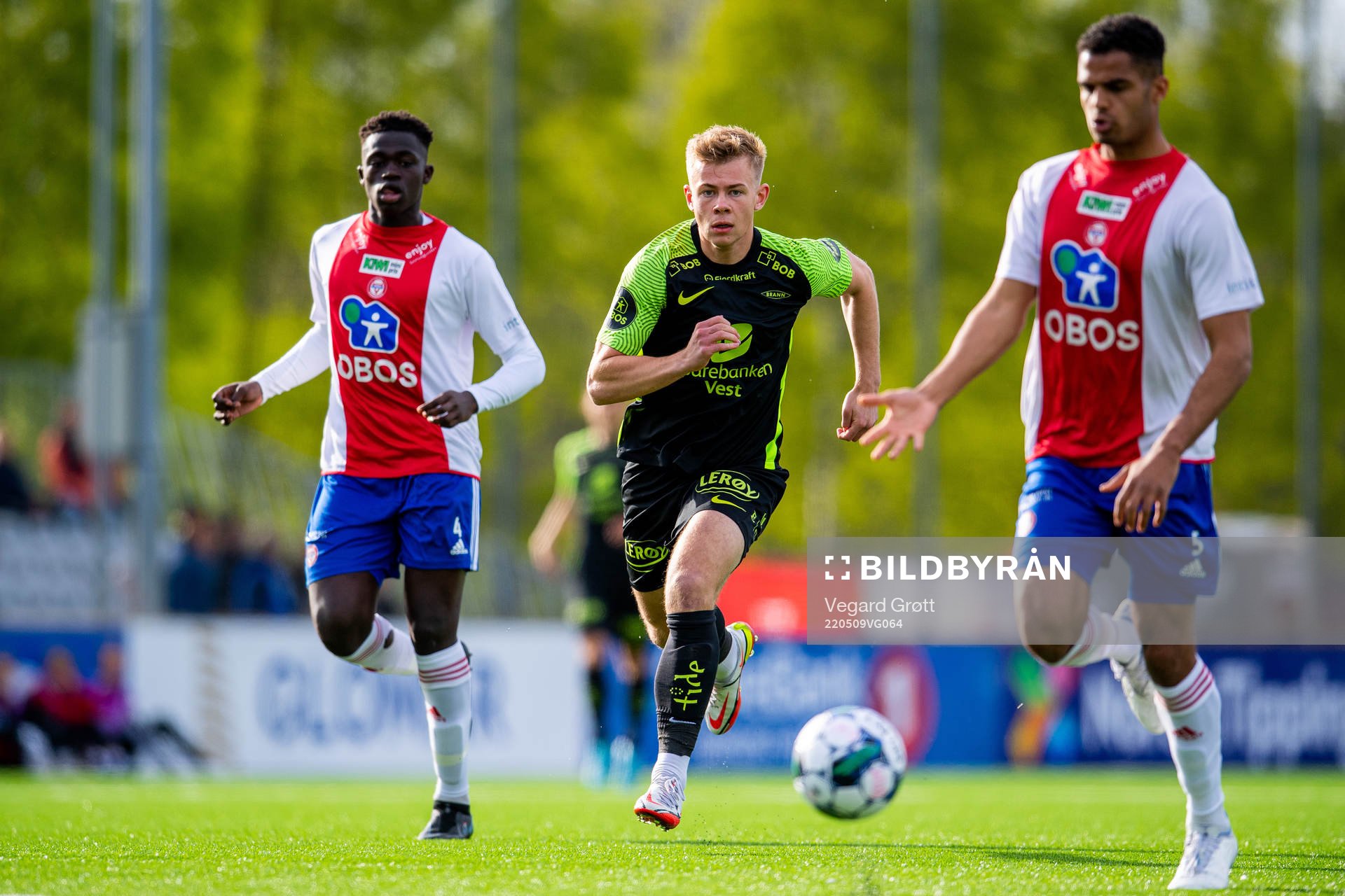 Aune Selland Heggebø of Brann and Aaron Kiil Olsen of KFUM