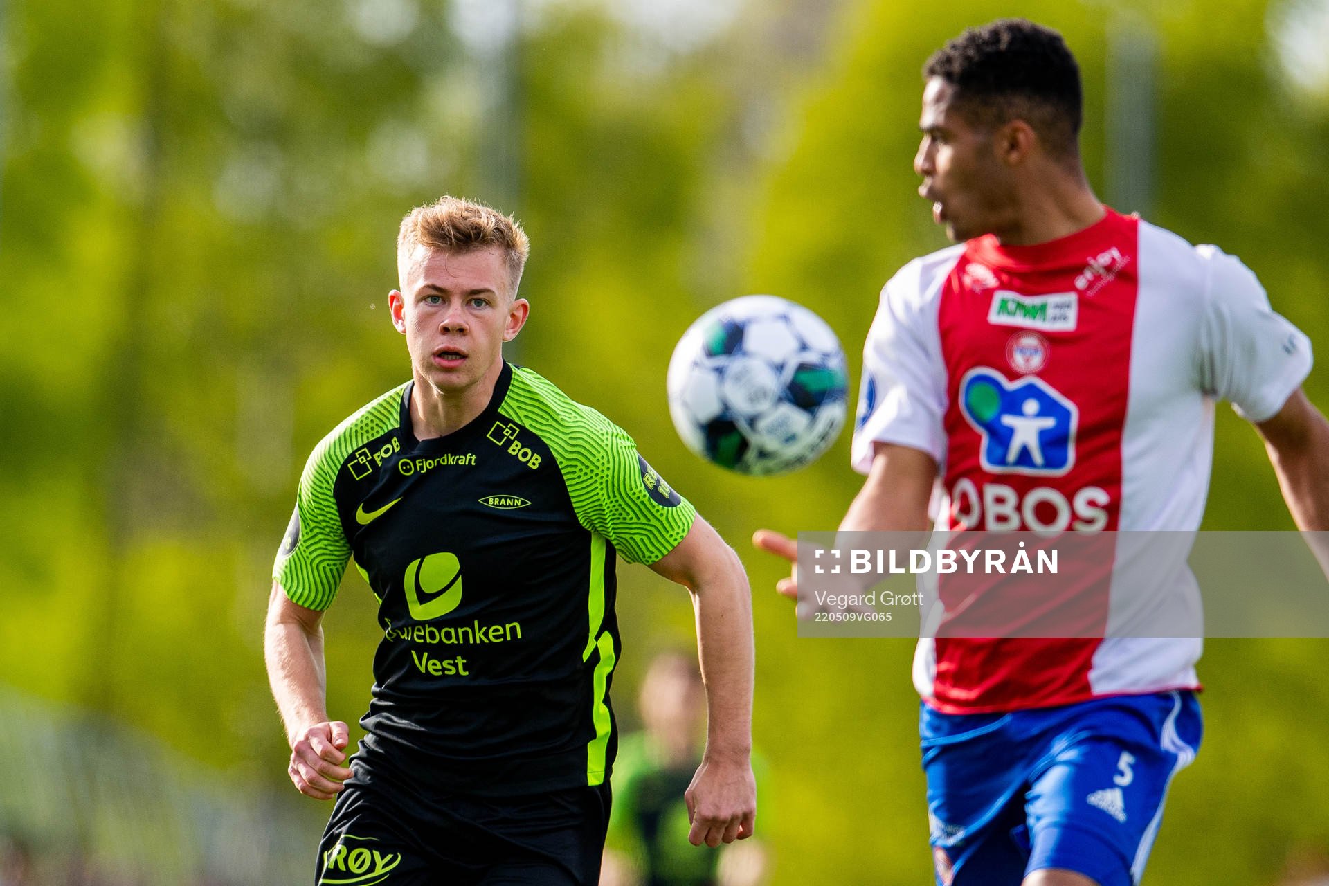 Aune Selland Heggebø of Brann and Aaron Kiil Olsen of KFUM during the OBOS-ligaen football match between KFUM and Brann on May 9, 2022 in Oslo. 