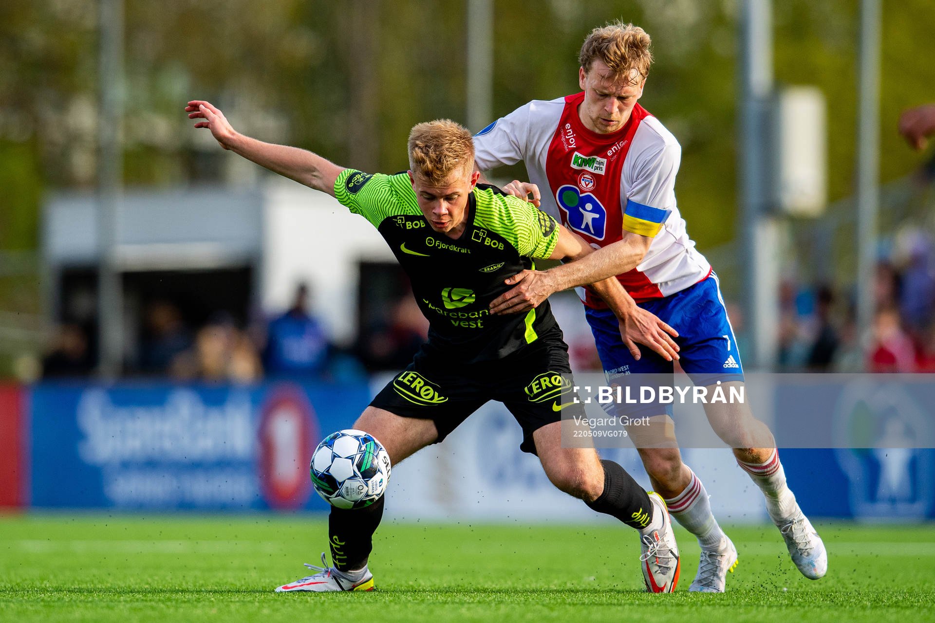 Aune Selland Heggebø of Brann and Robin Gravli Rasch of
